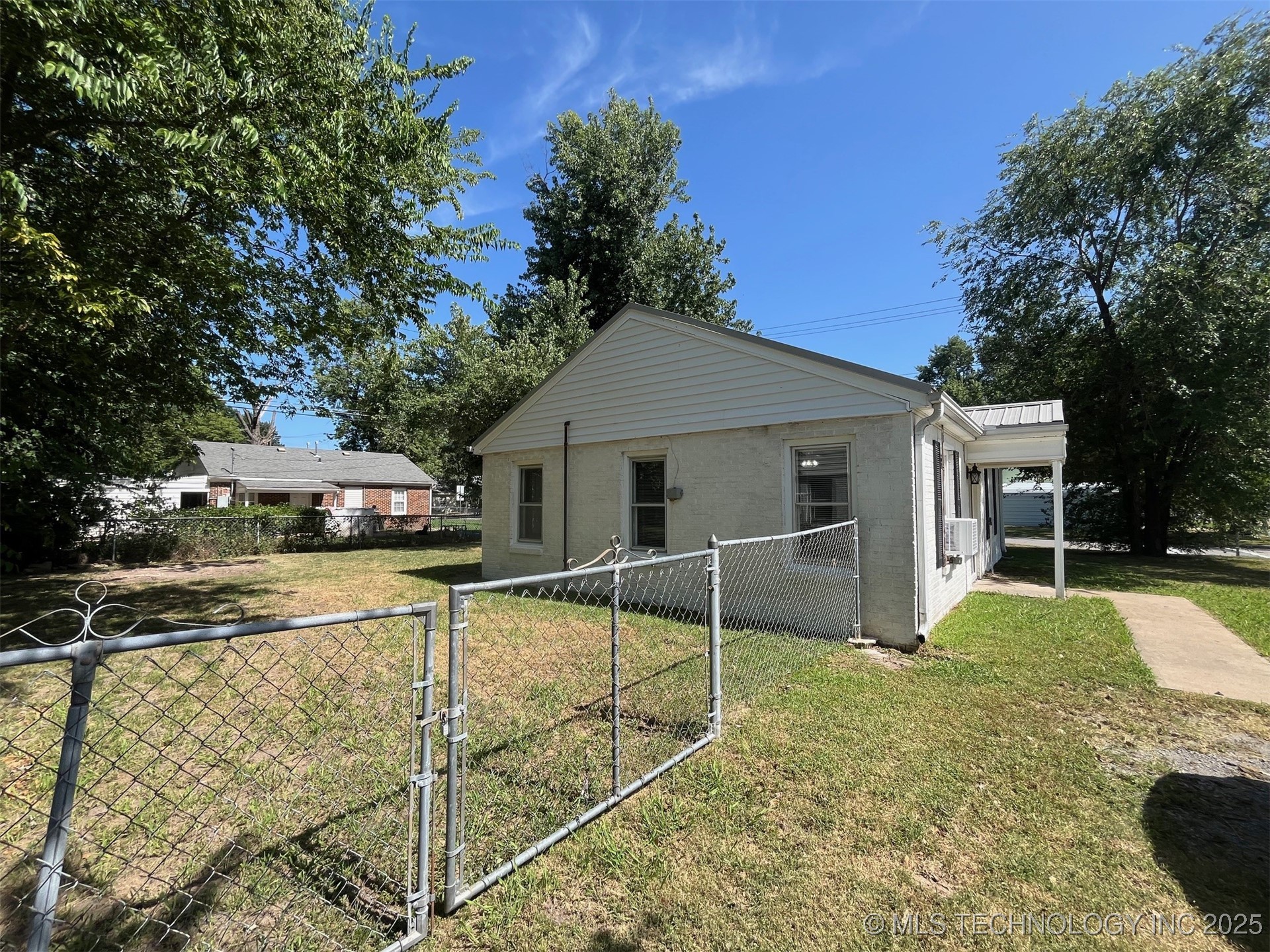 401 N Orphan Street Property Photo 13