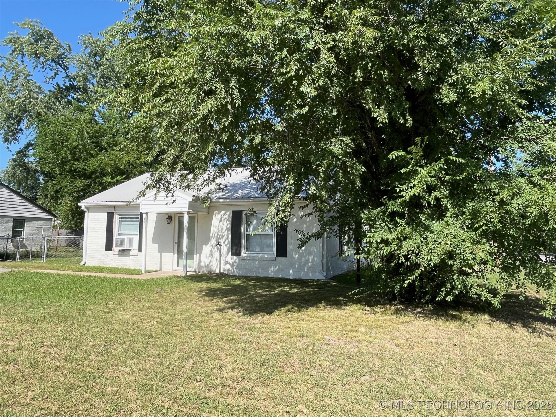 401 N Orphan Street Property Photo 14