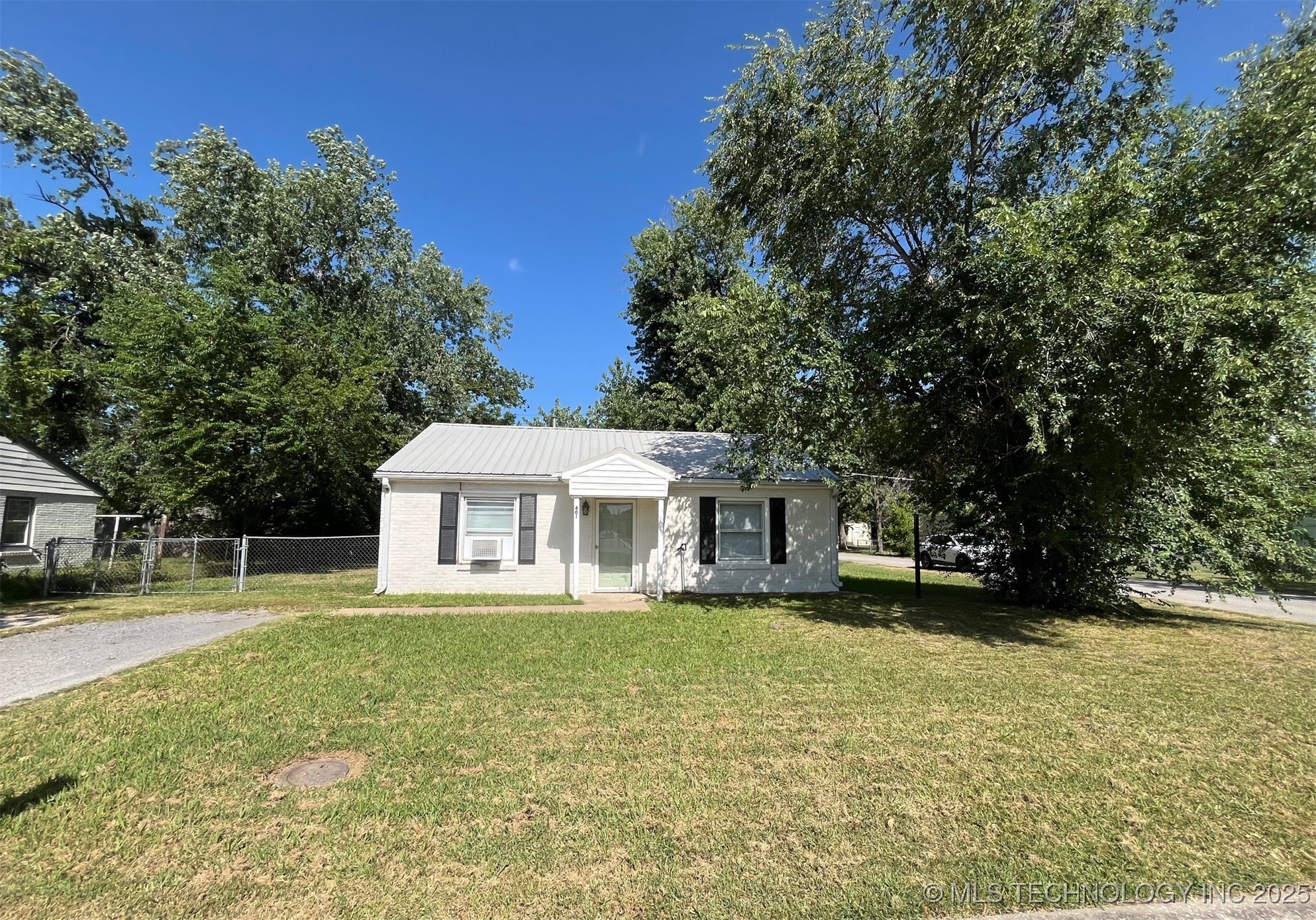 401 N Orphan Street Property Photo 15