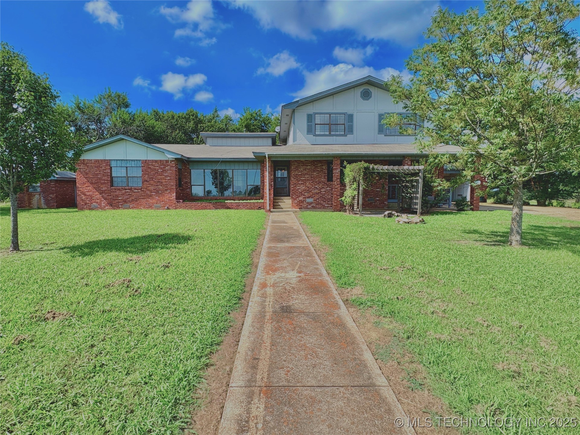 2343 E 2050 Property Photo 1