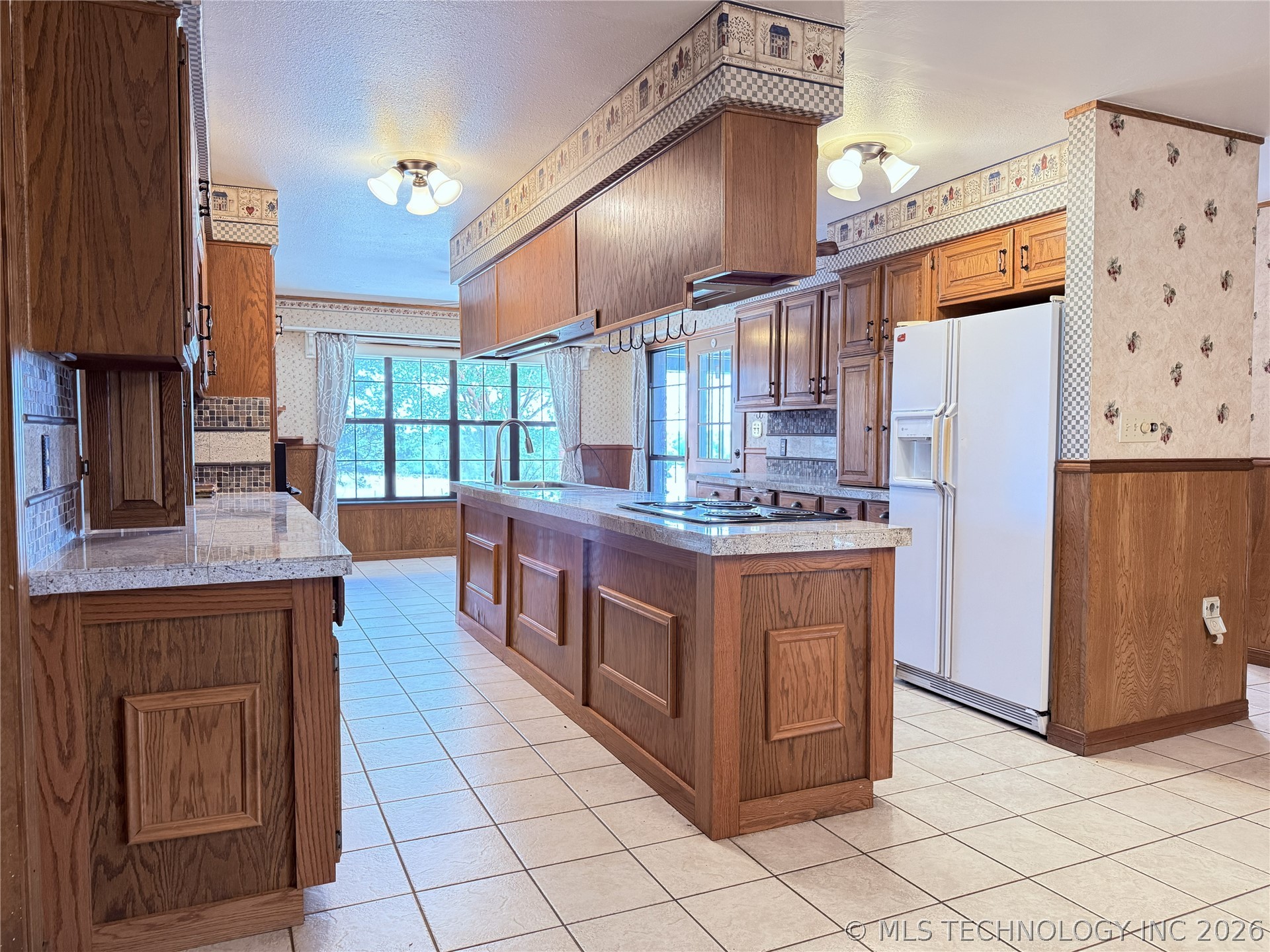 2343 E 2050 Property Photo 2