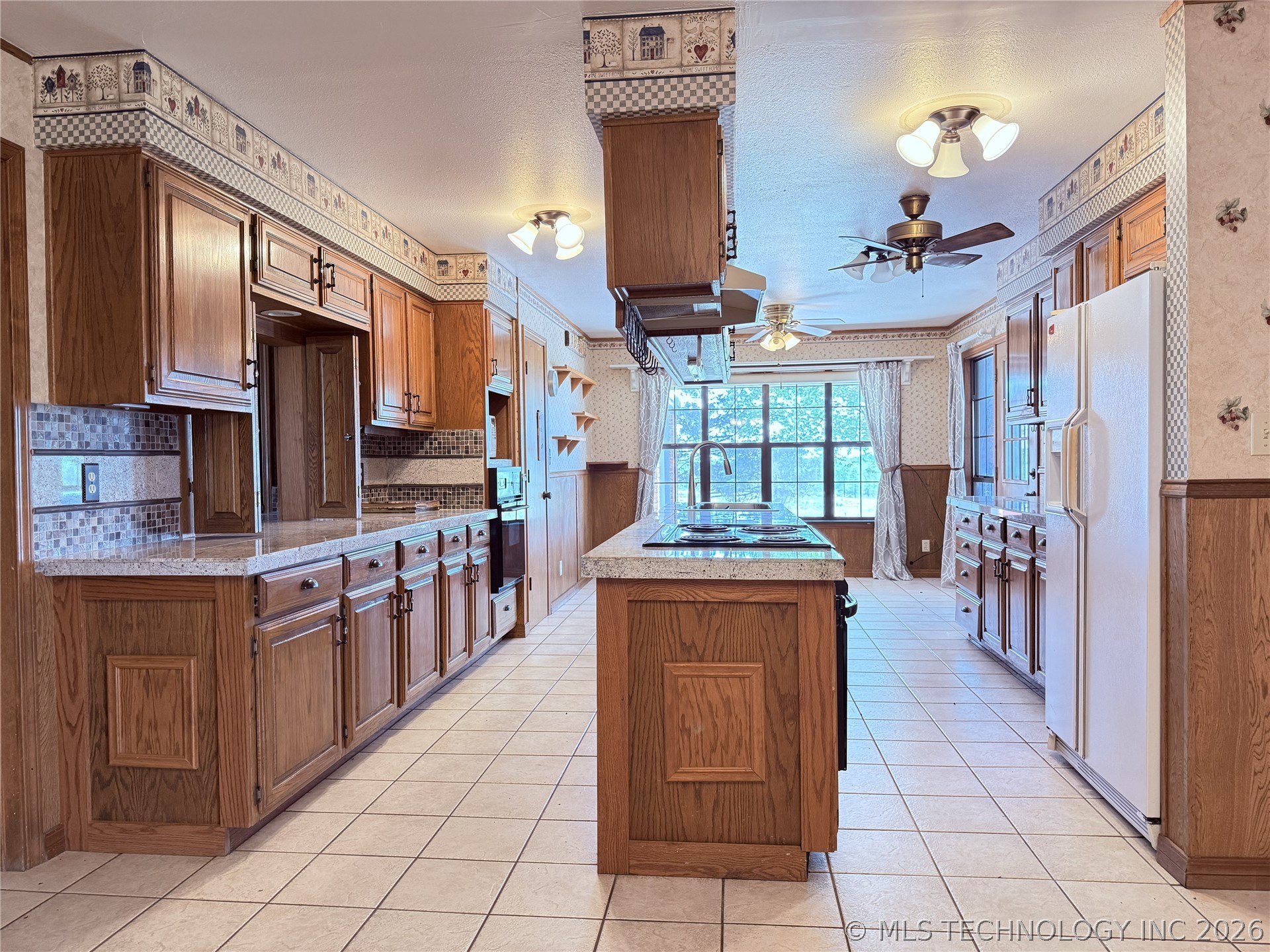 2343 E 2050 Property Photo 3