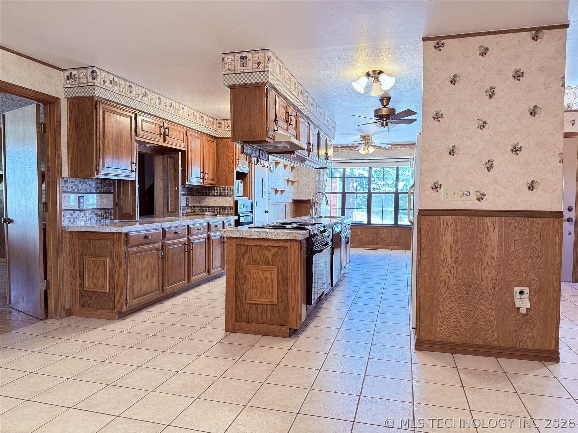 2343 E 2050 Property Photo 4