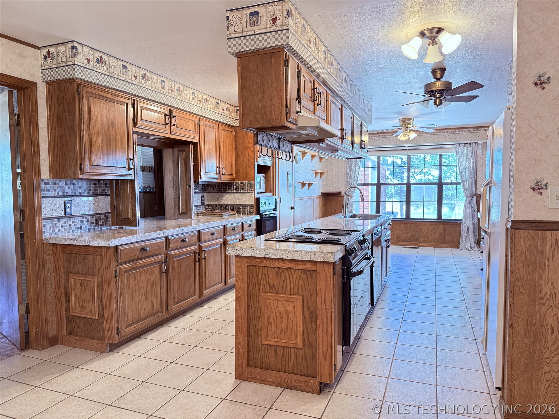 2343 E 2050 Property Photo 5