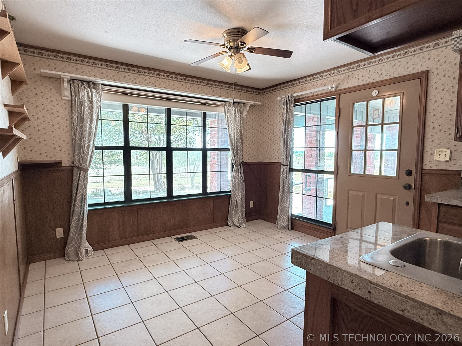 2343 E 2050 Property Photo 9