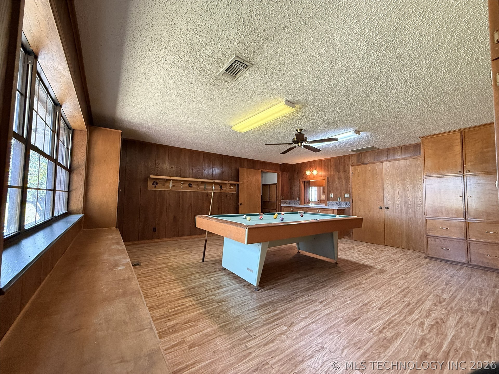 2343 E 2050 Property Photo 11