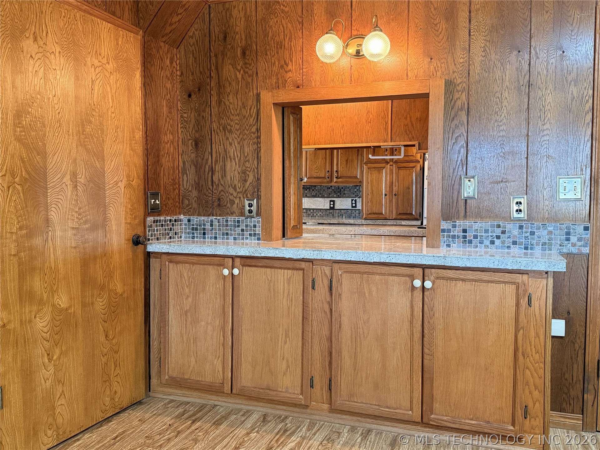 2343 E 2050 Property Photo 15