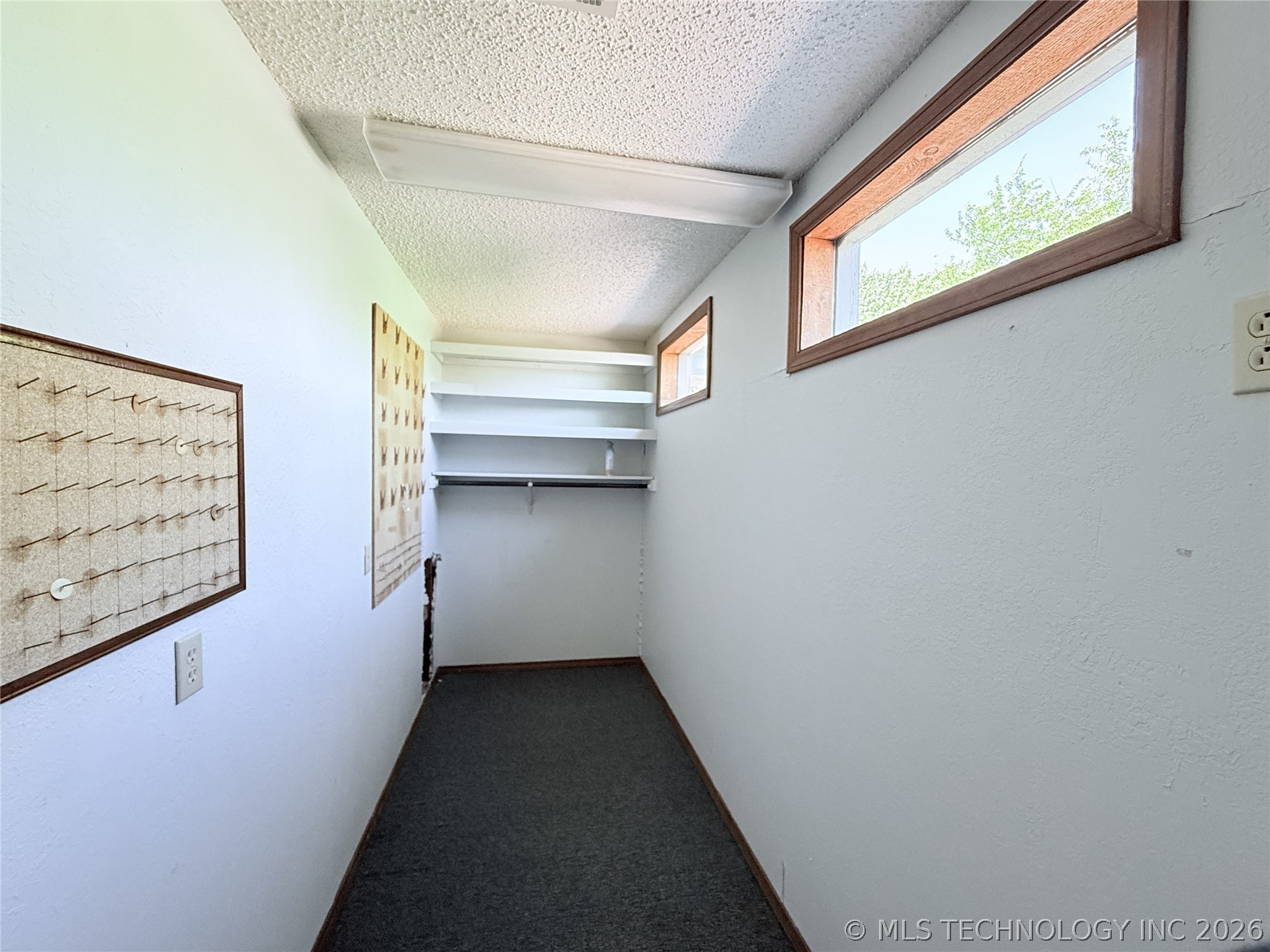 2343 E 2050 Property Photo 29