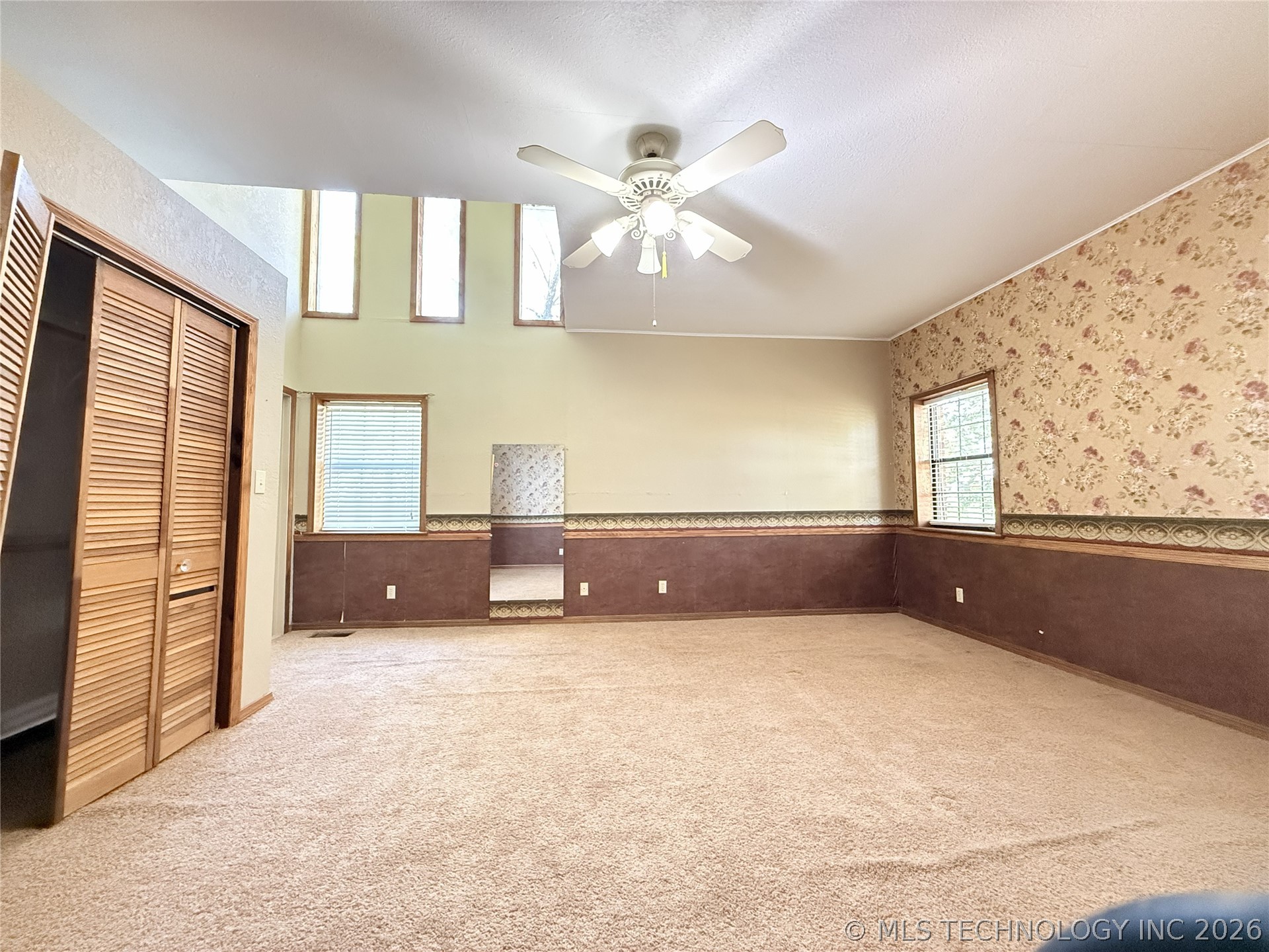 2343 E 2050 Property Photo 34