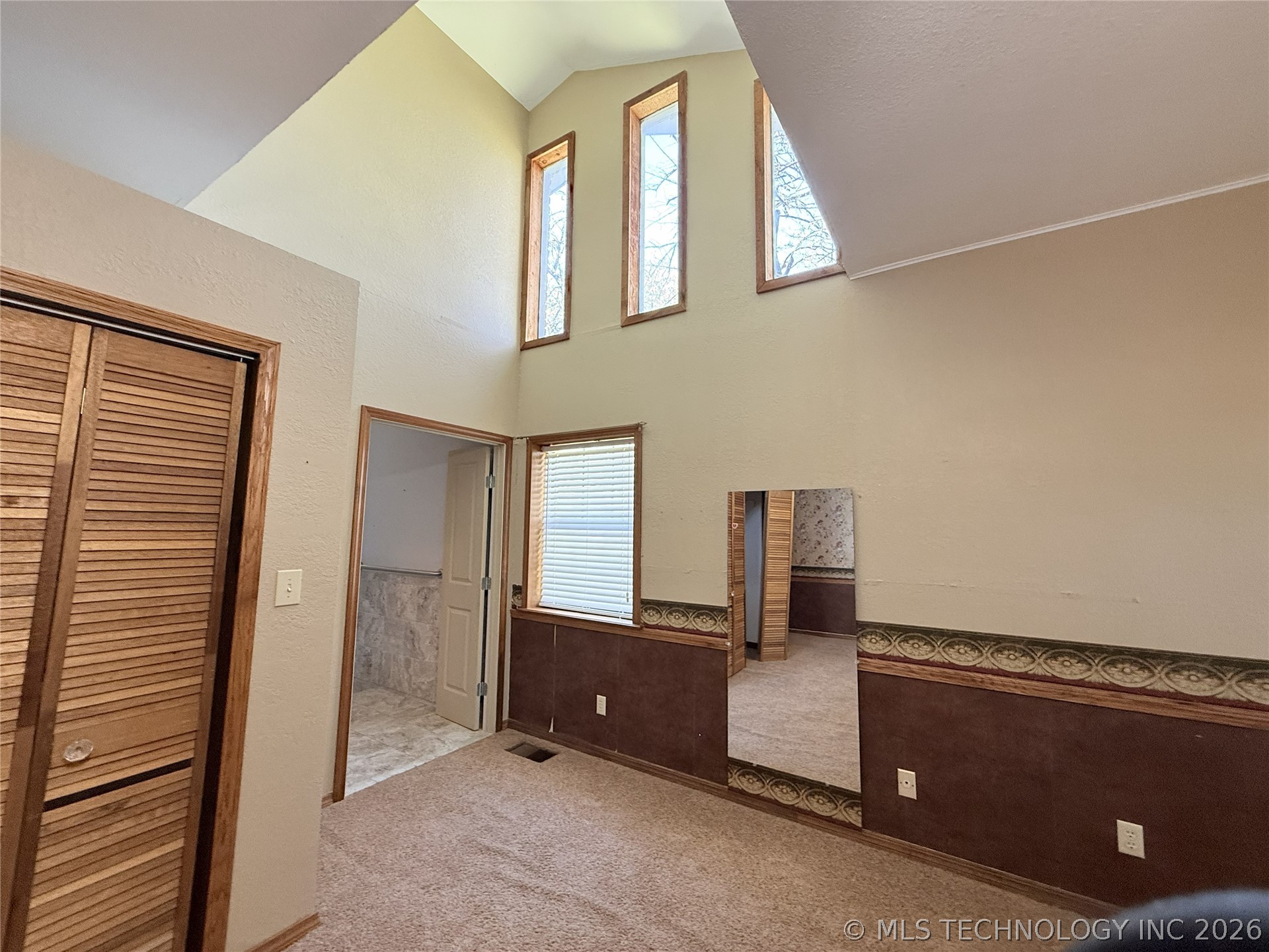 2343 E 2050 Property Photo 38
