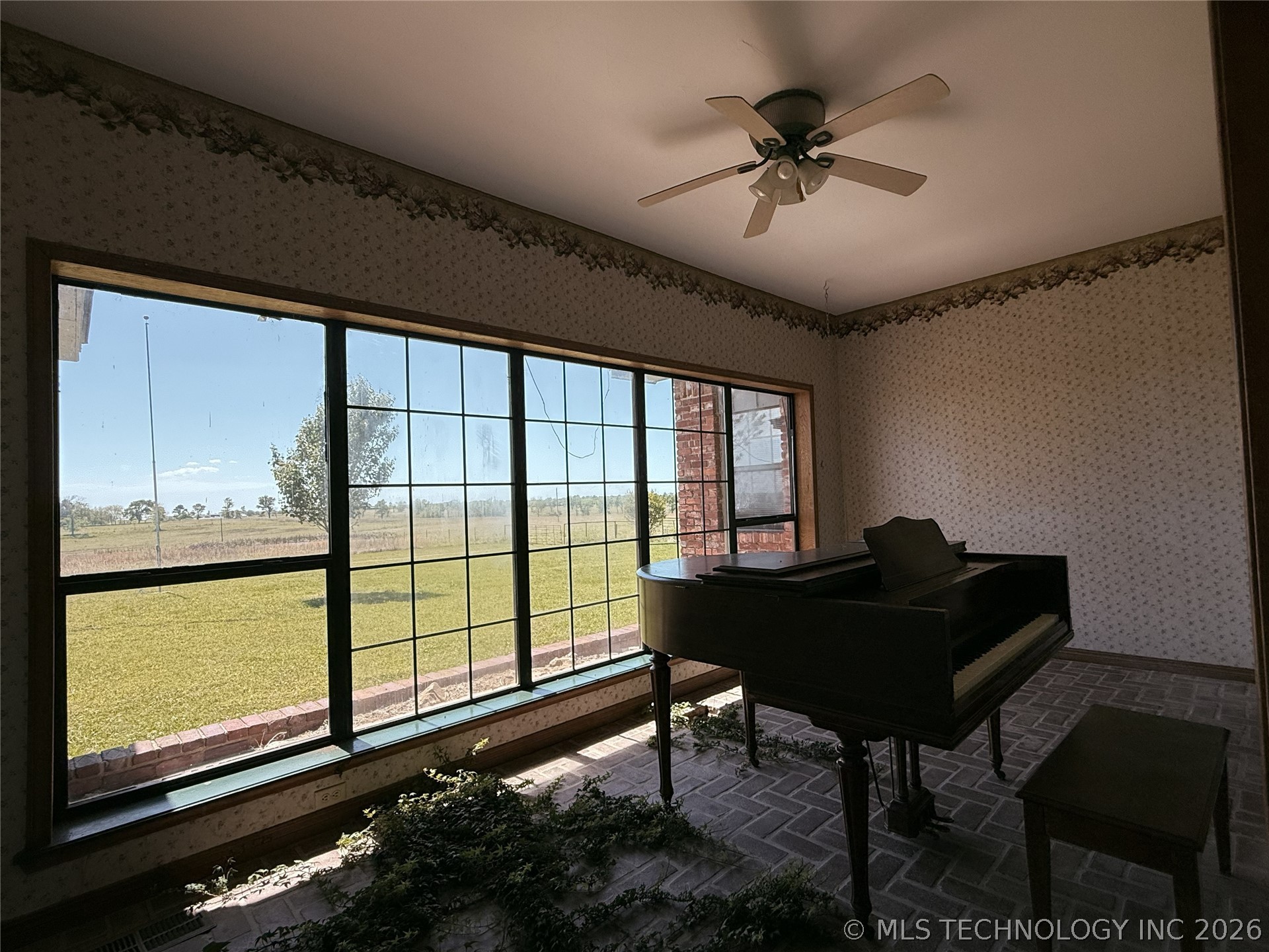 2343 E 2050 Property Photo 44