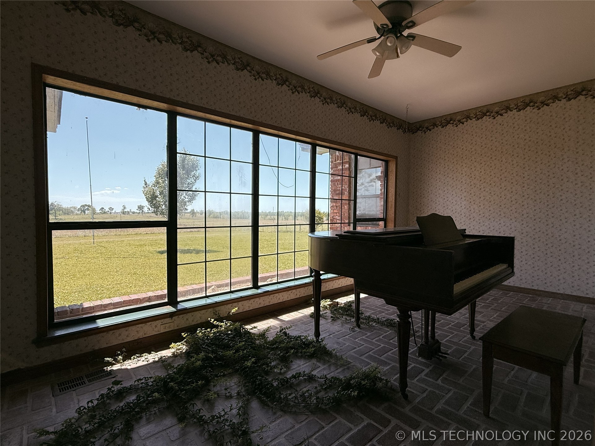 2343 E 2050 Property Photo 45