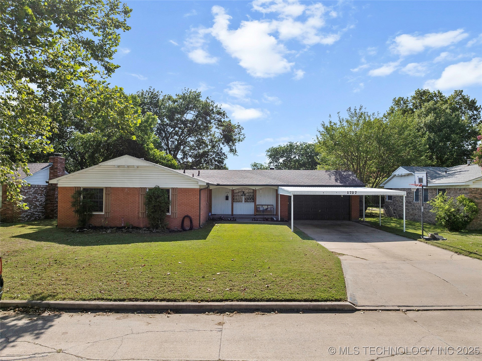 1737 Winchester Property Photo 1