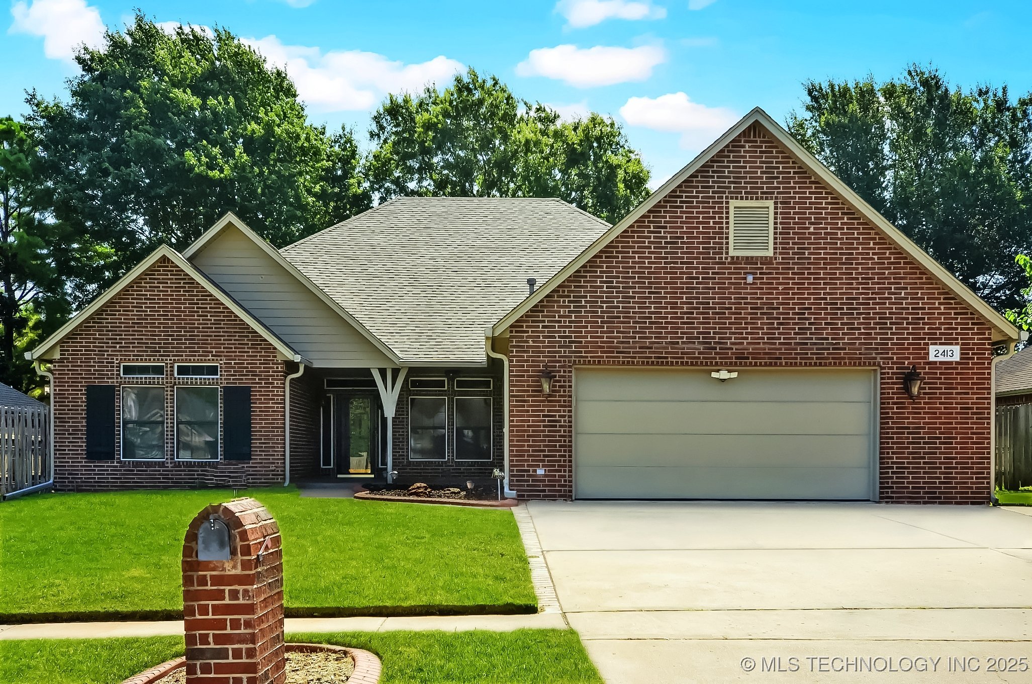 2413 S Sweet Gum Avenue Property Photo 1