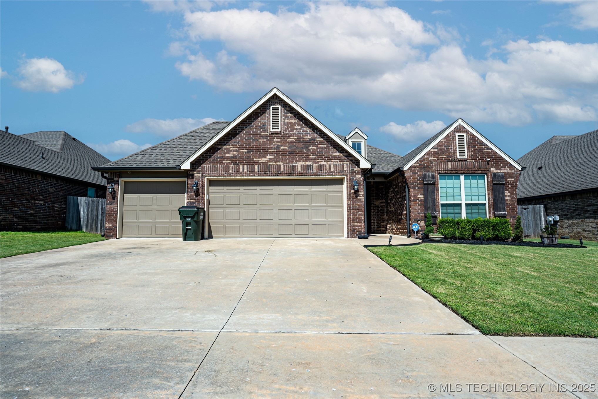 8106 N 76th East Avenue Property Photo 1