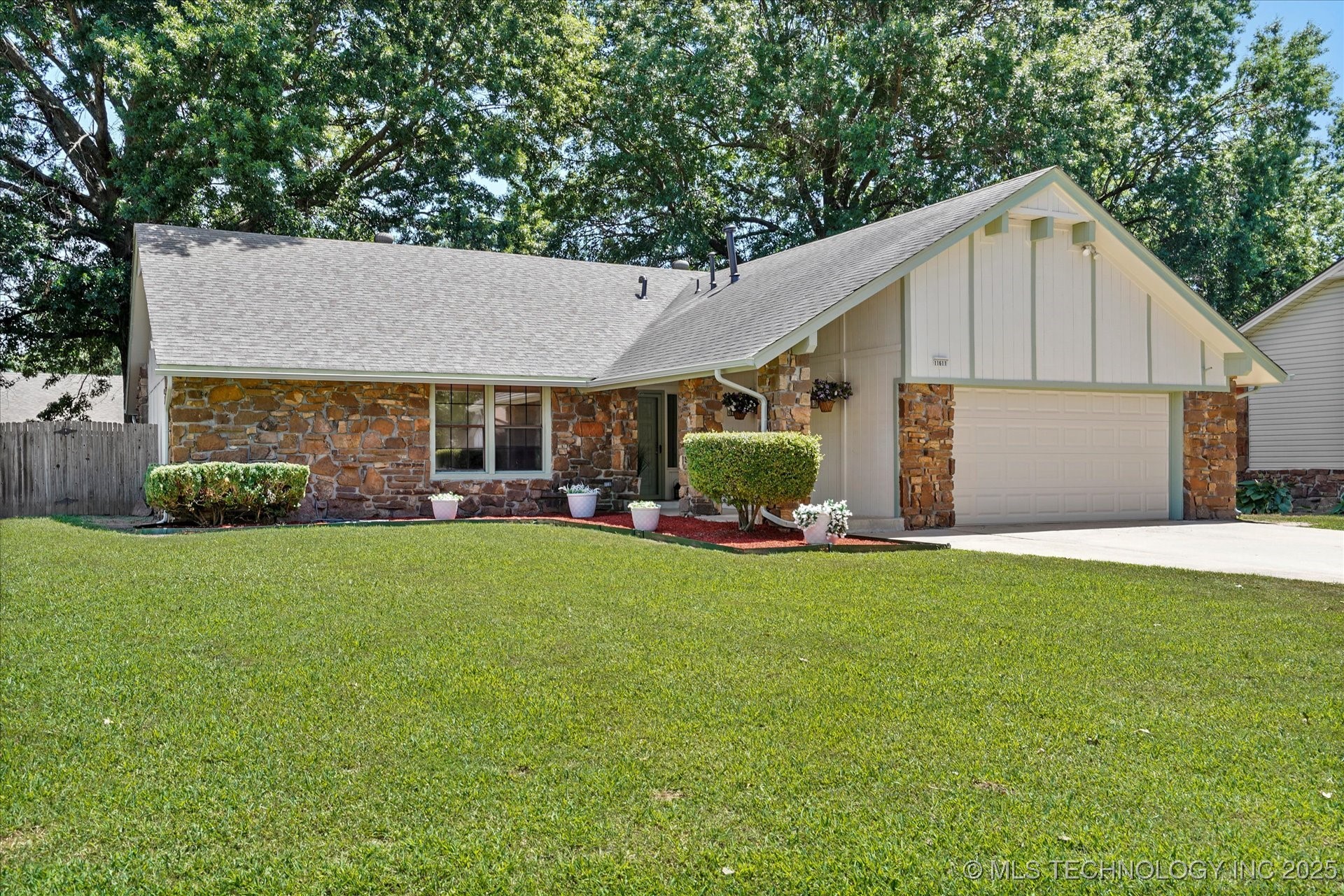 11611 S 100th East Avenue Property Photo 1