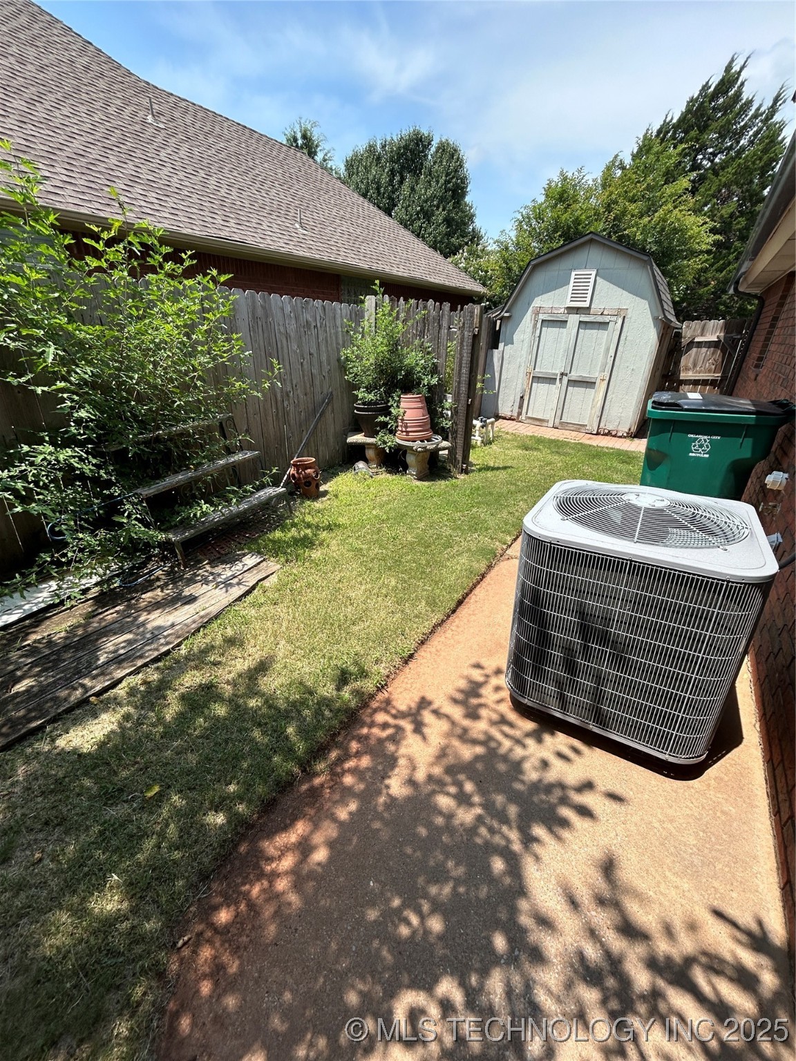 15517 Juniper Drive Property Photo 2