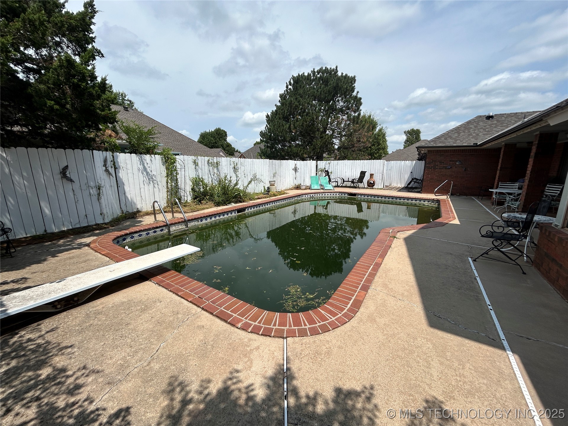 15517 Juniper Drive Property Photo 3