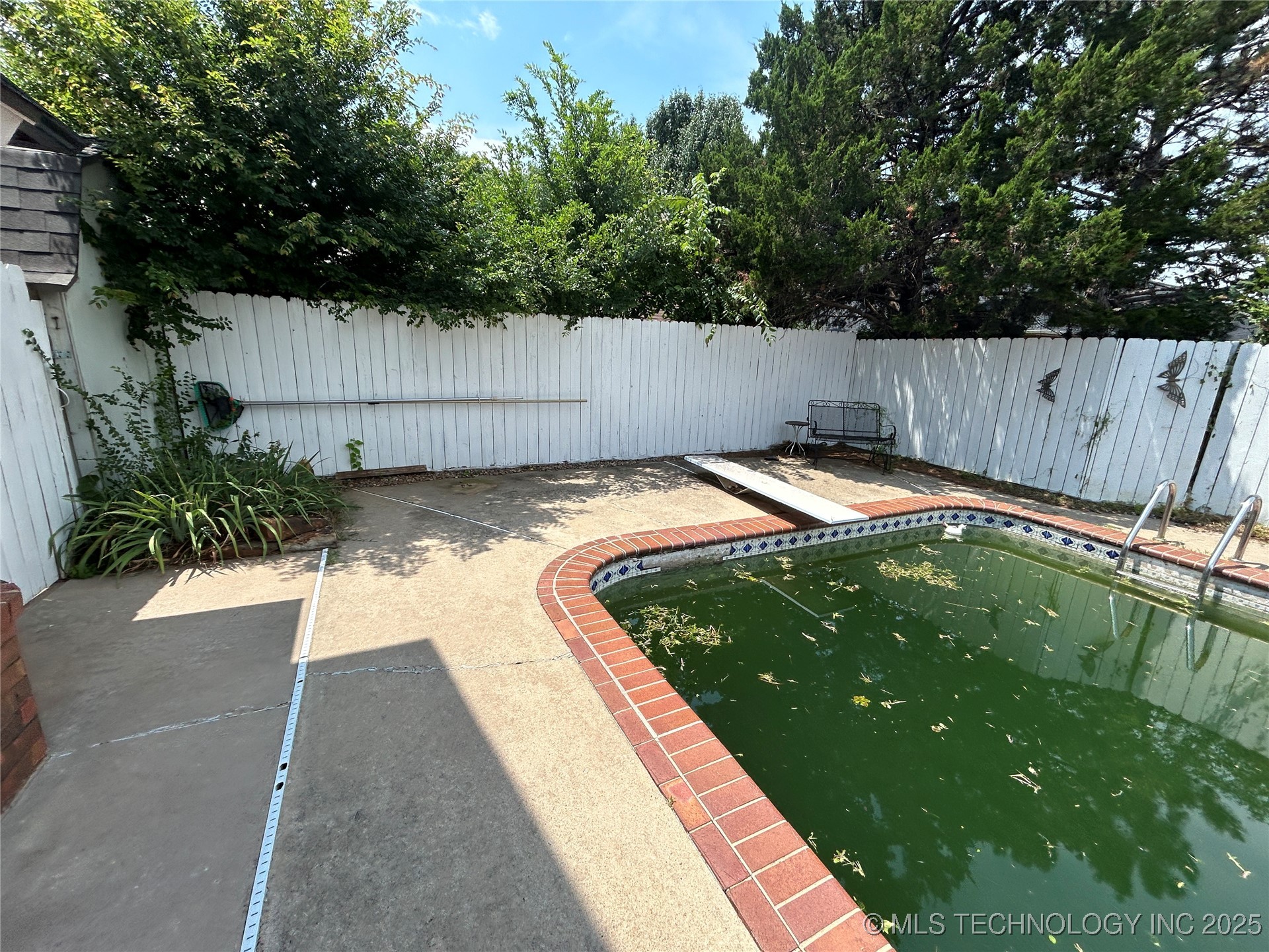 15517 Juniper Drive Property Photo 4