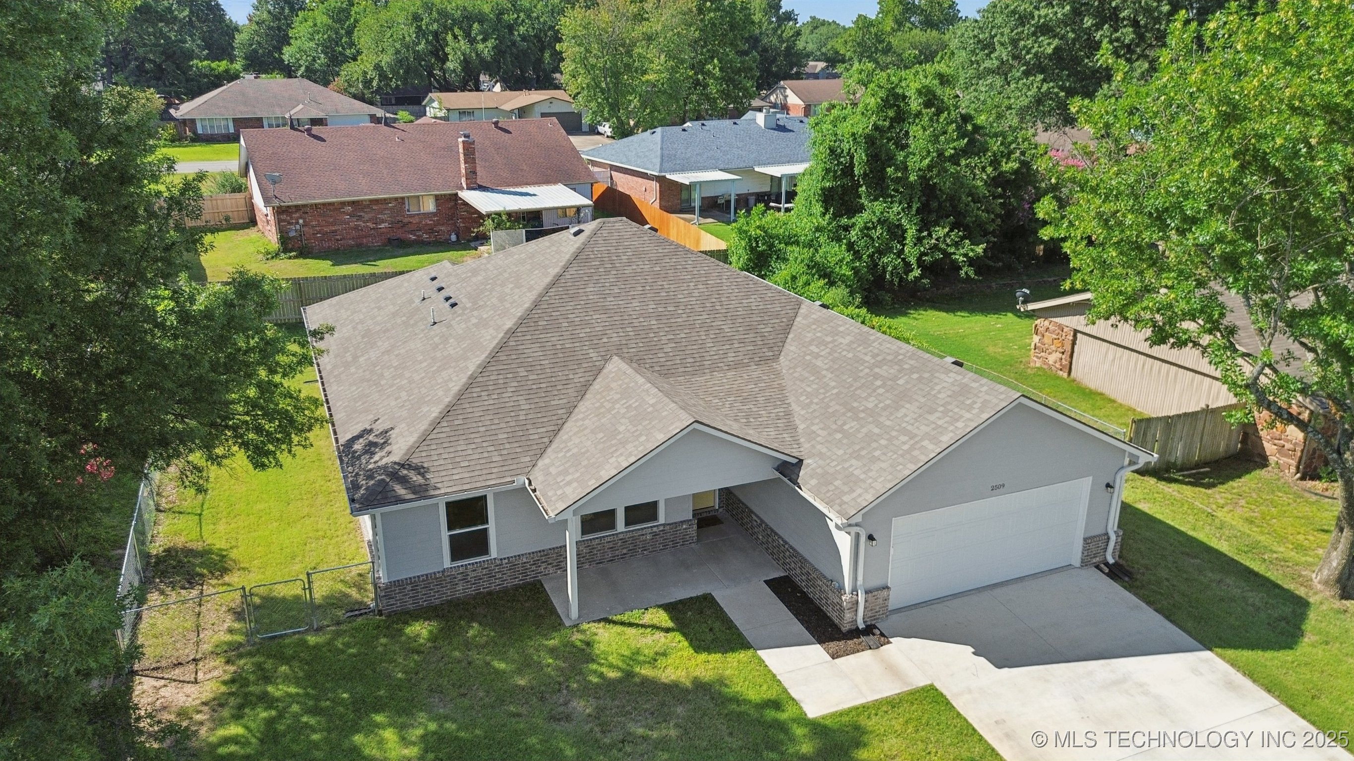 2509 W Iola Street Property Photo 5