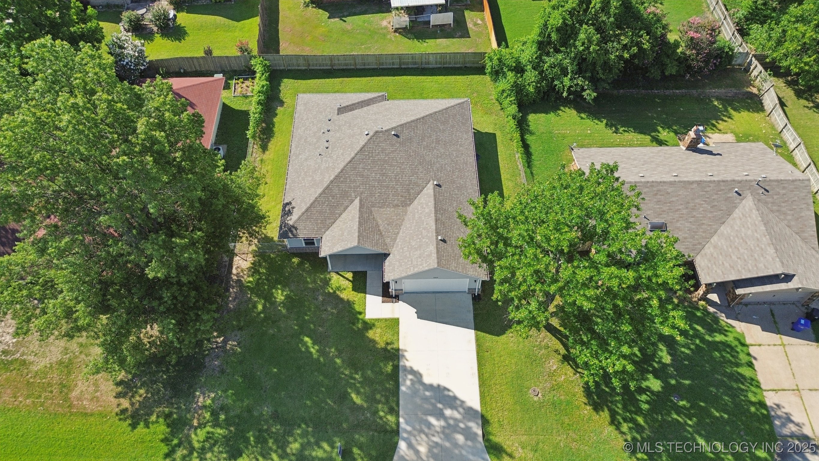 2509 W Iola Street Property Photo 6