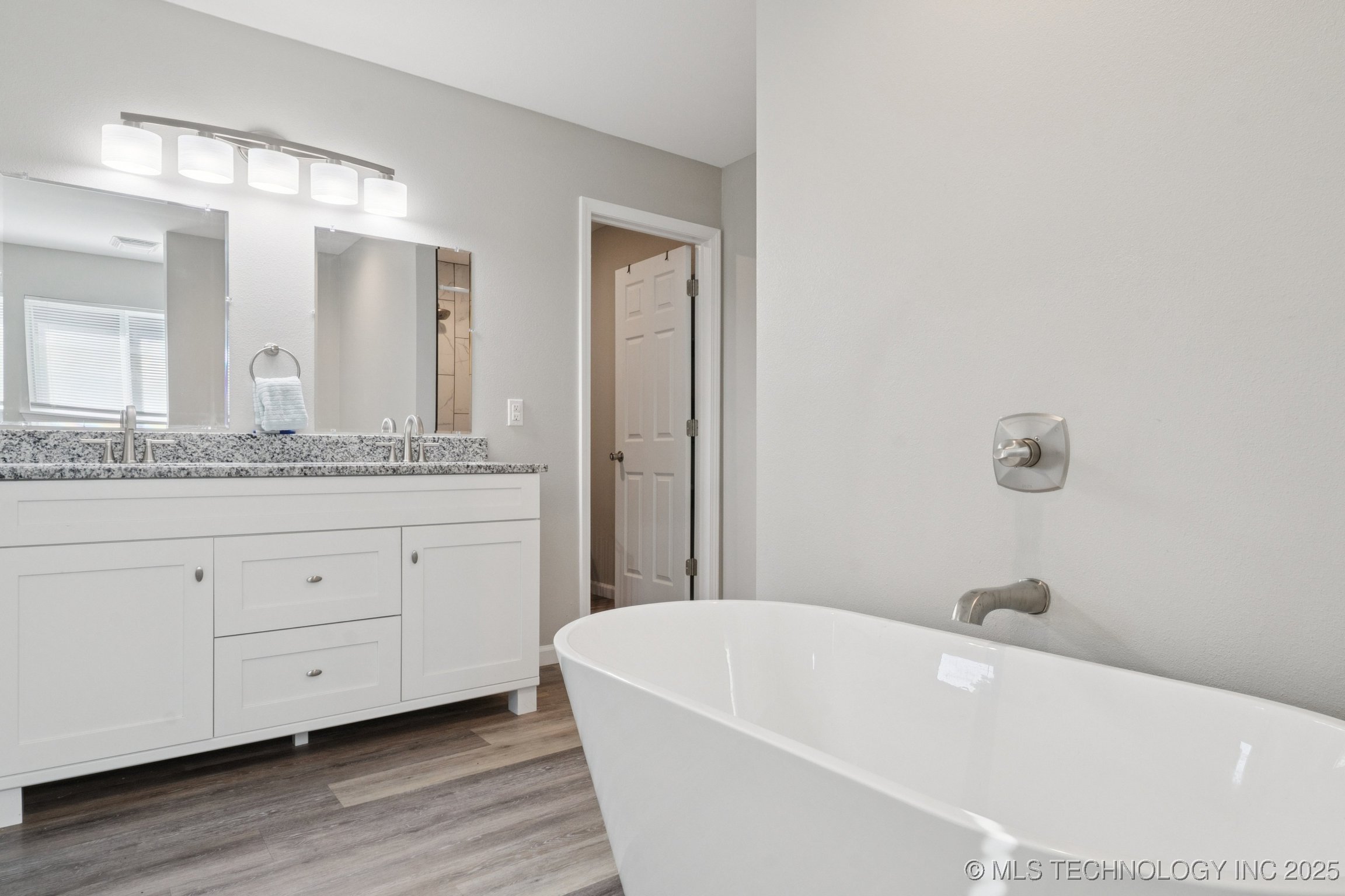 2509 W Iola Street Property Photo 24