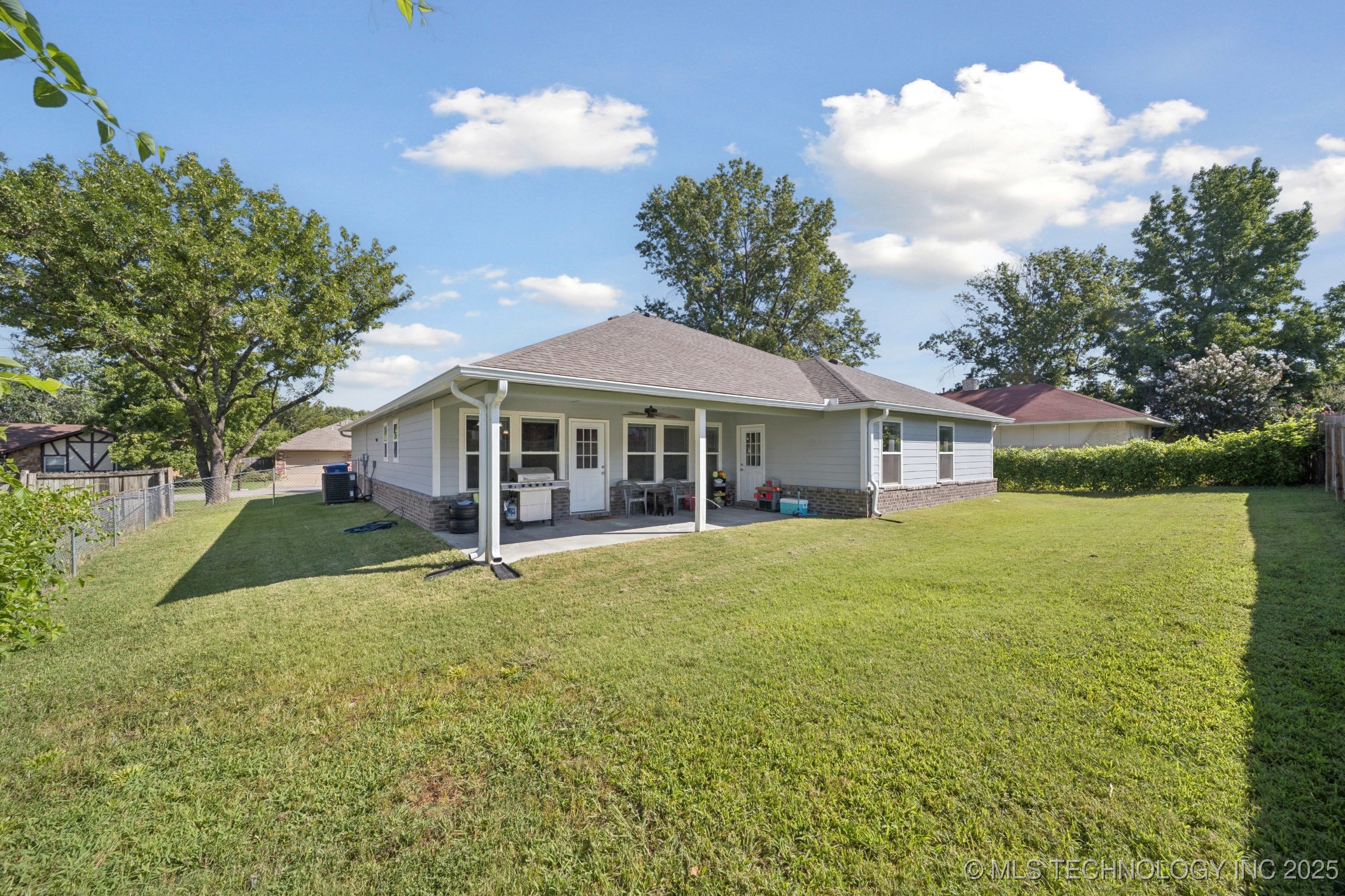 2509 W Iola Street Property Photo 34