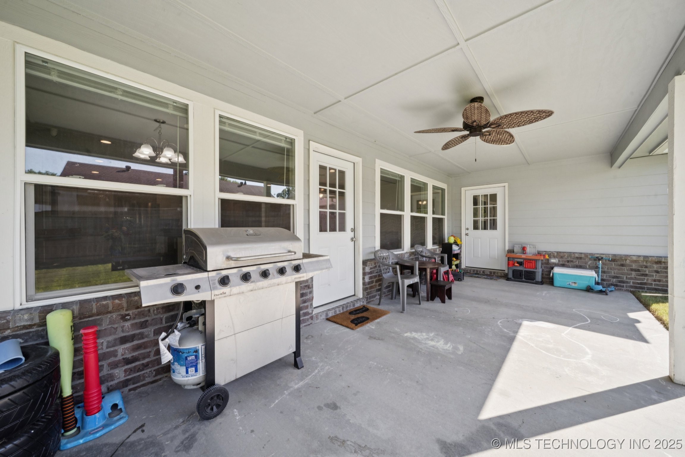 2509 W Iola Street Property Photo 35