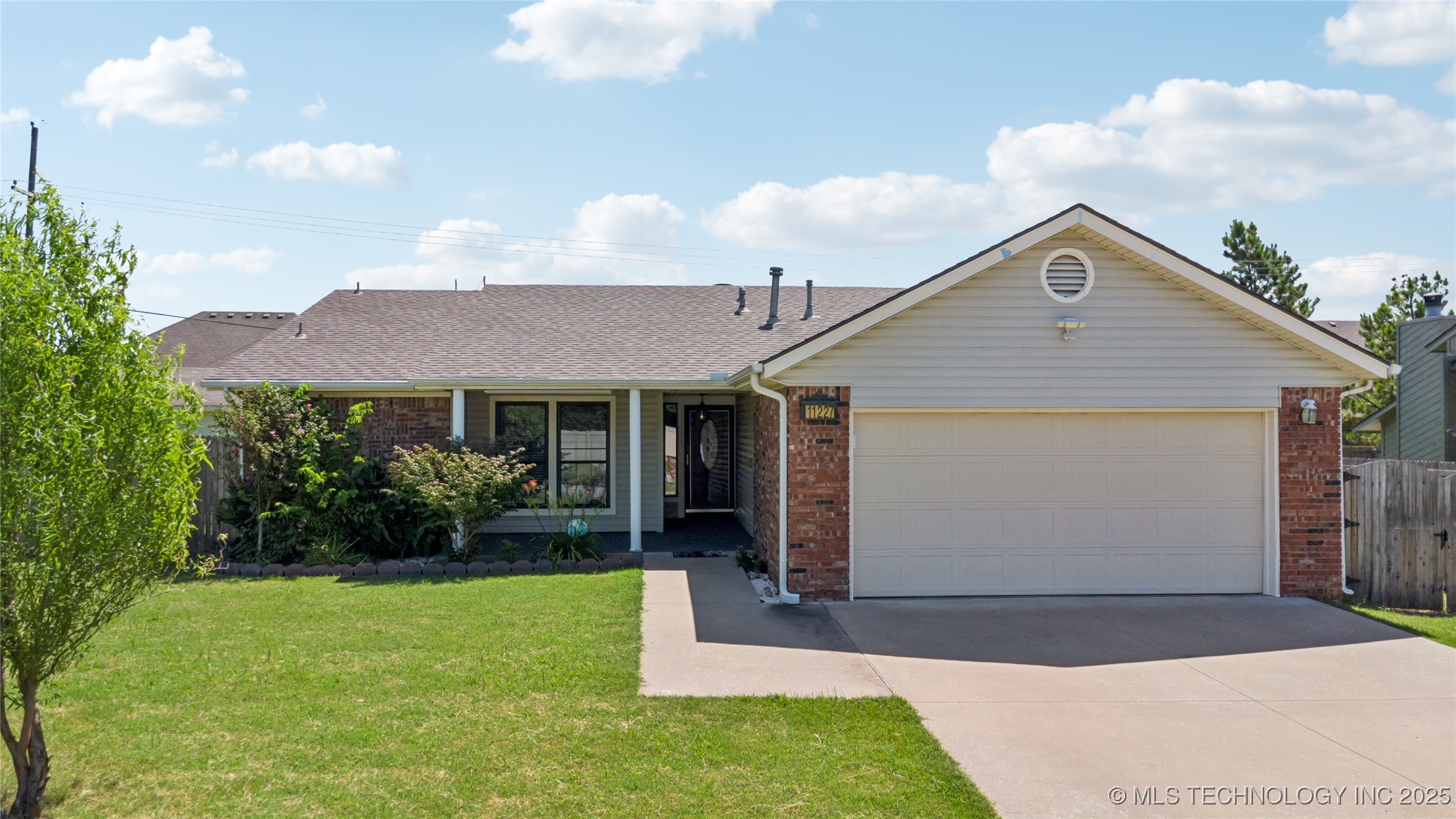 11227 S Douglas Avenue Property Photo 1