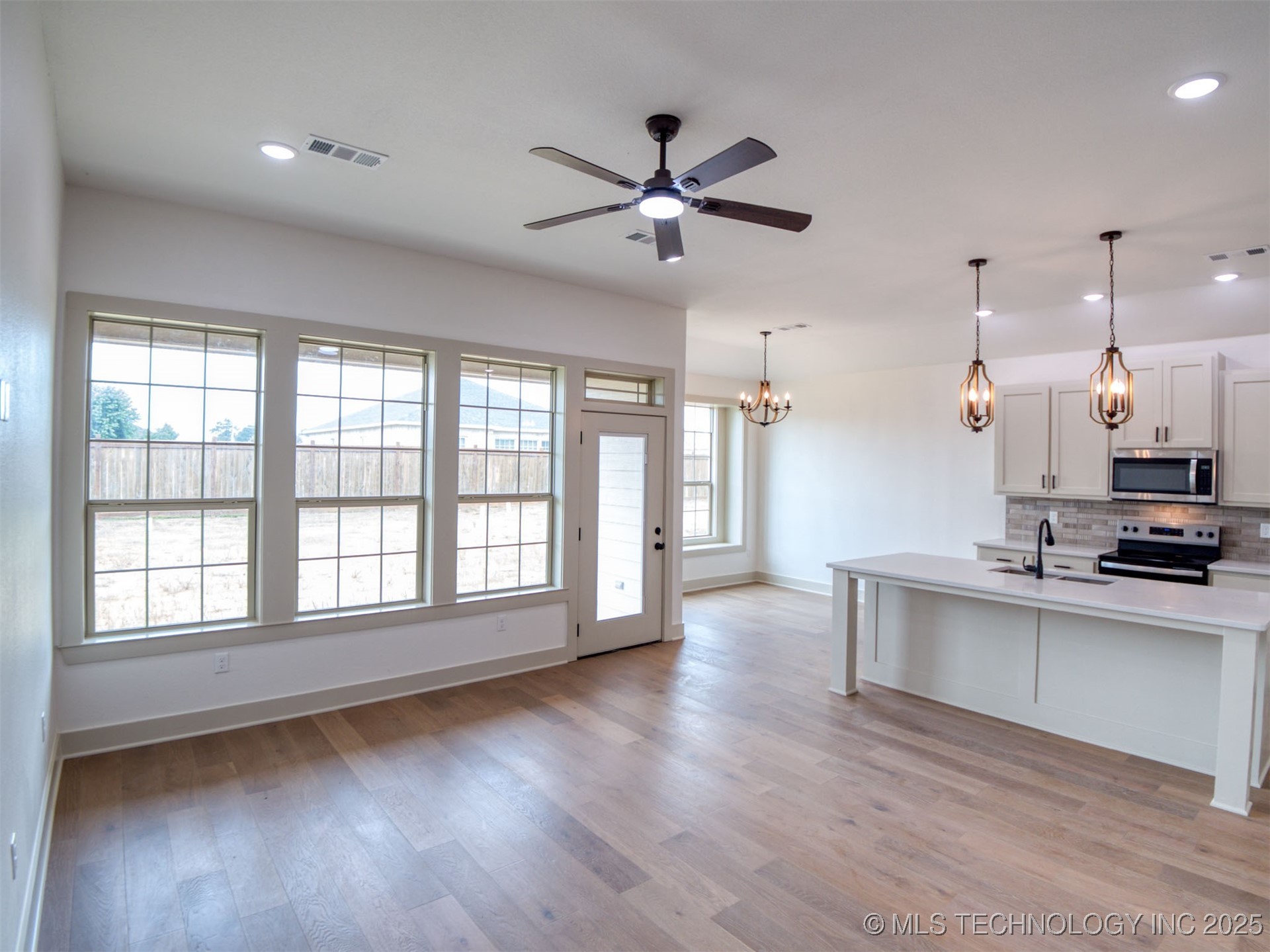 1193 Wild Indigo Circle Property Photo 7