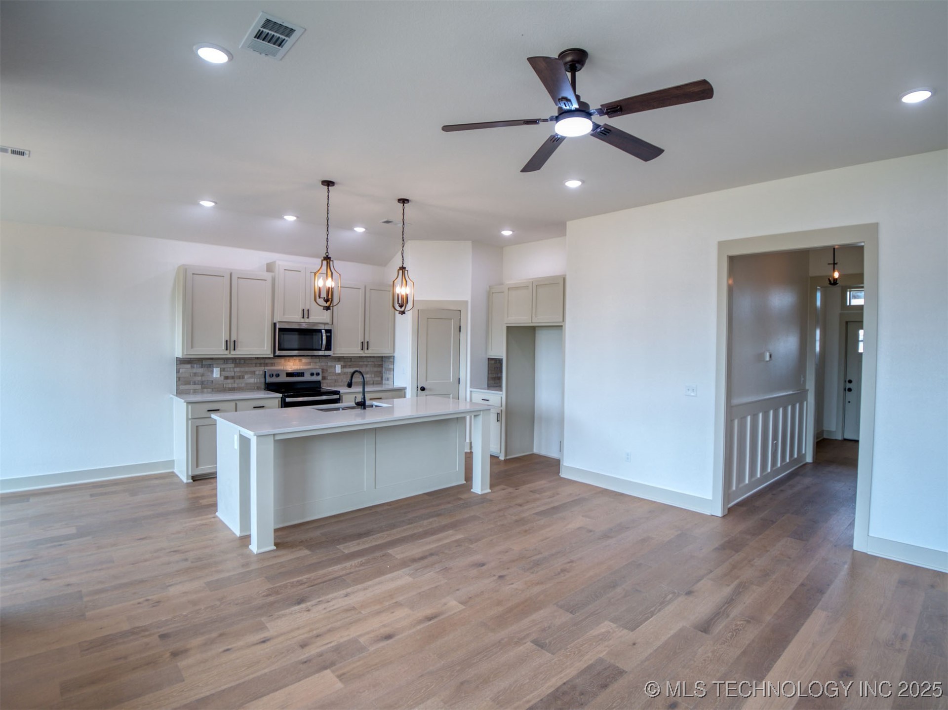 1193 Wild Indigo Circle Property Photo 8