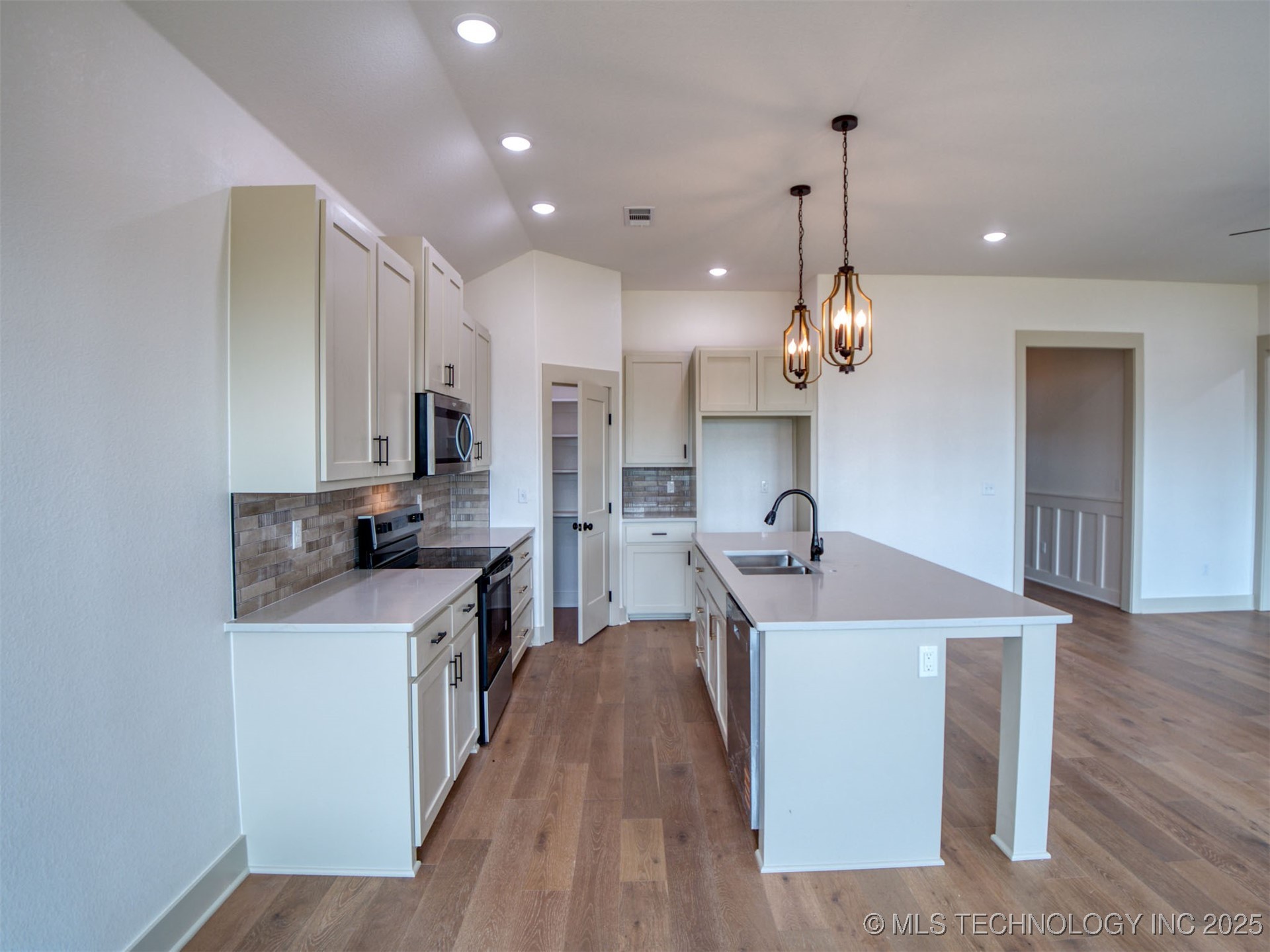 1193 Wild Indigo Circle Property Photo 10