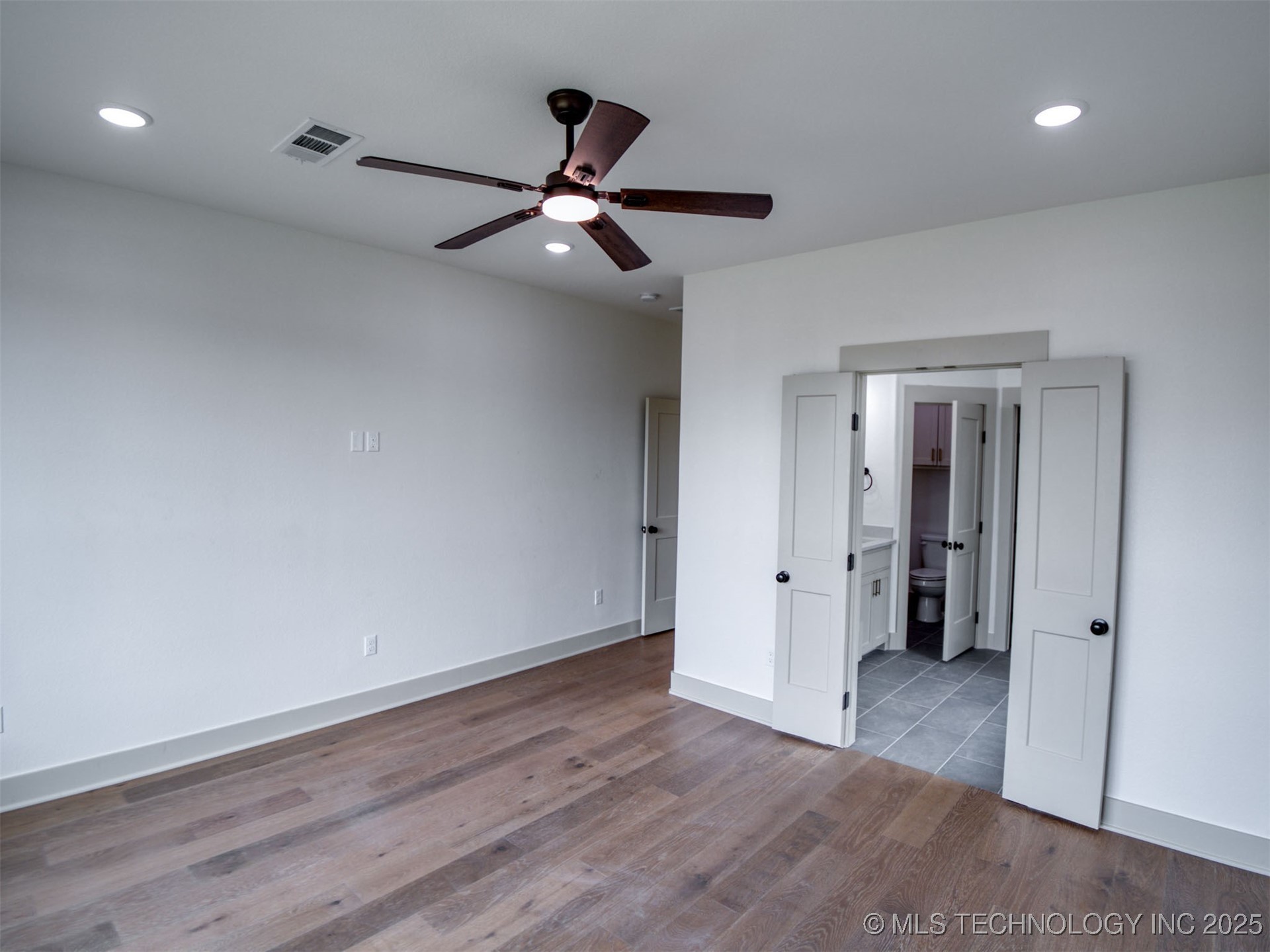 1193 Wild Indigo Circle Property Photo 14