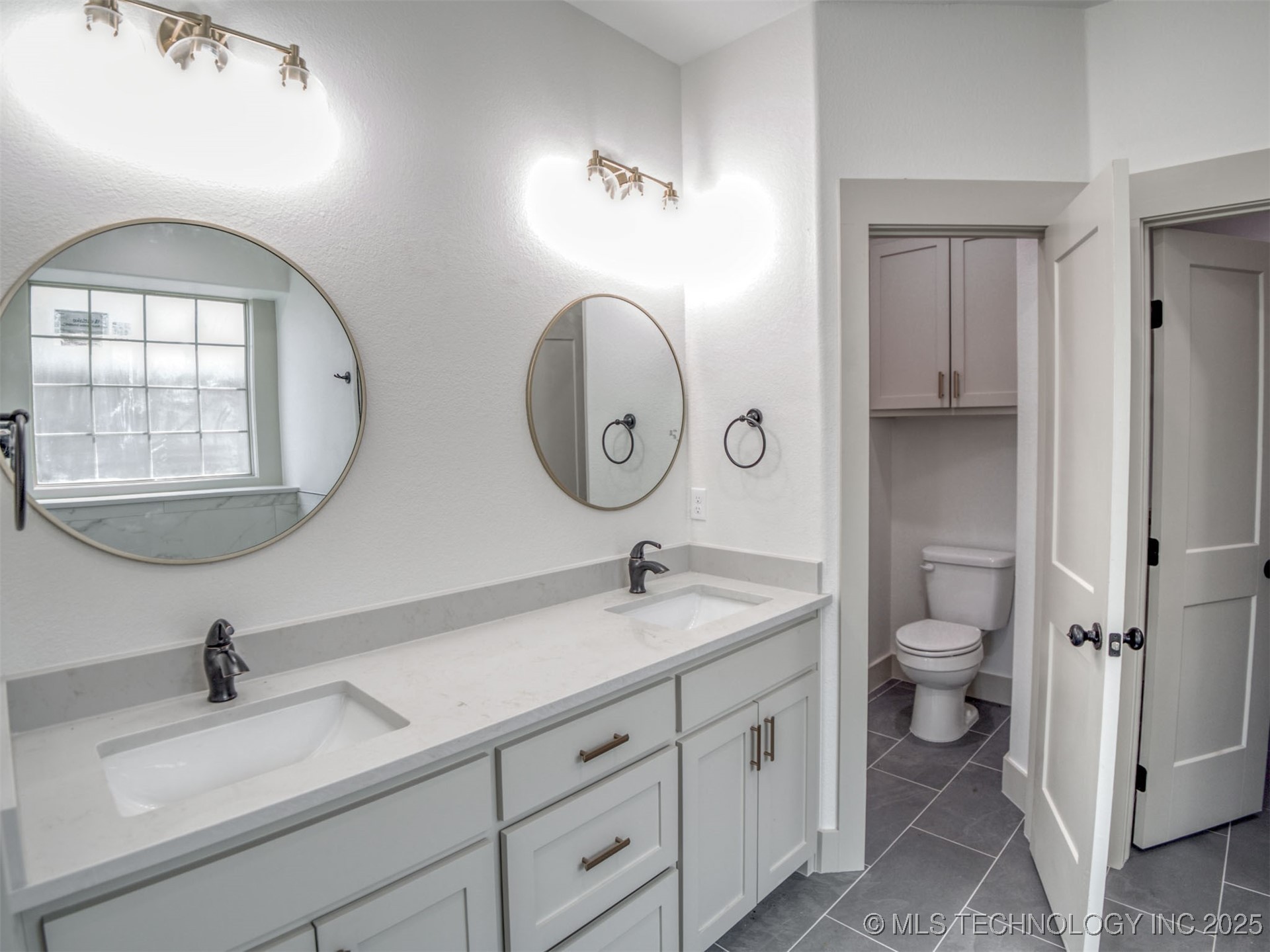 1193 Wild Indigo Circle Property Photo 16