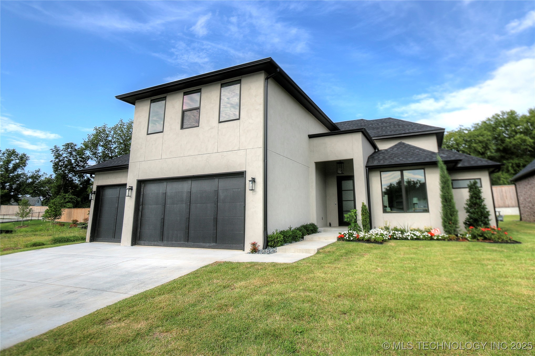 11224 S Fir Avenue W Property Photo 1