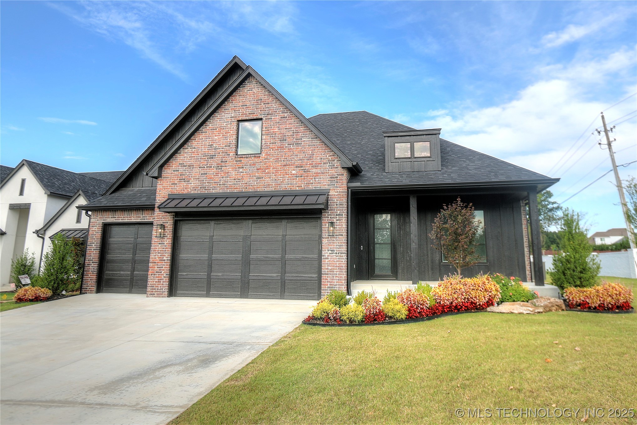 11212 S Fir Avenue W Property Photo 1