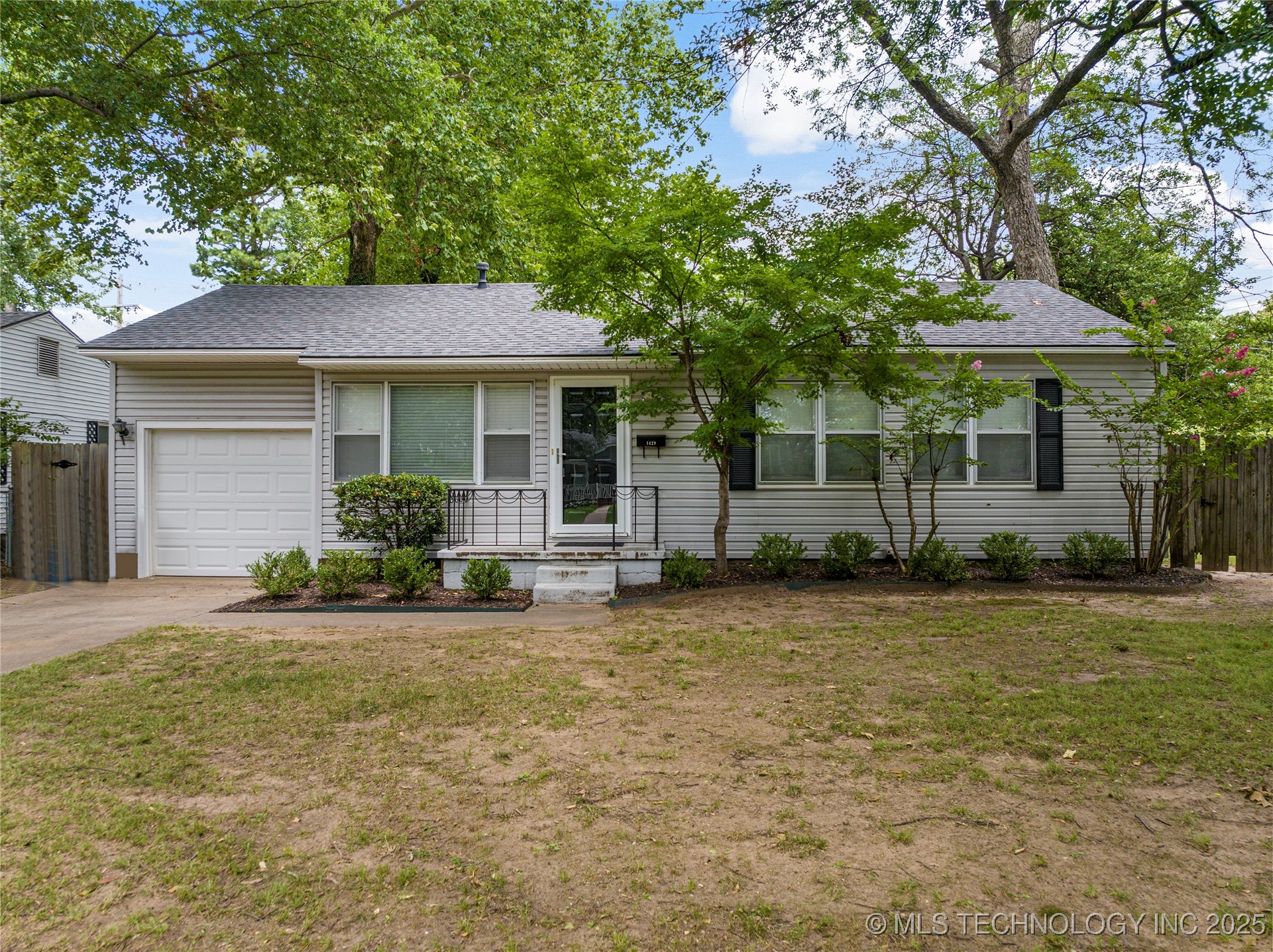 1429 E 49th Street Property Photo 1