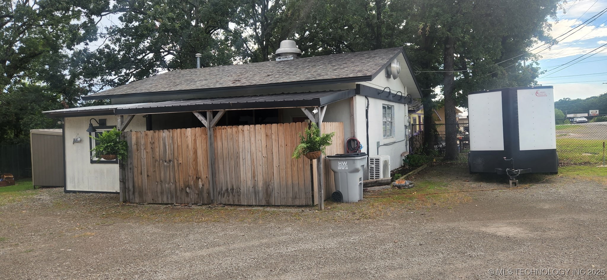 419042 Texanna Property Photo 3