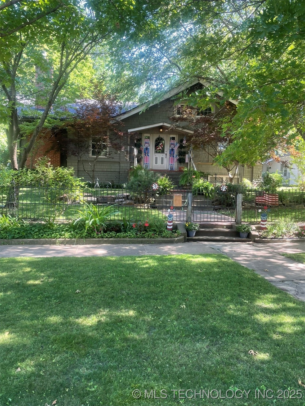 236 W 6th Avenue Property Photo
