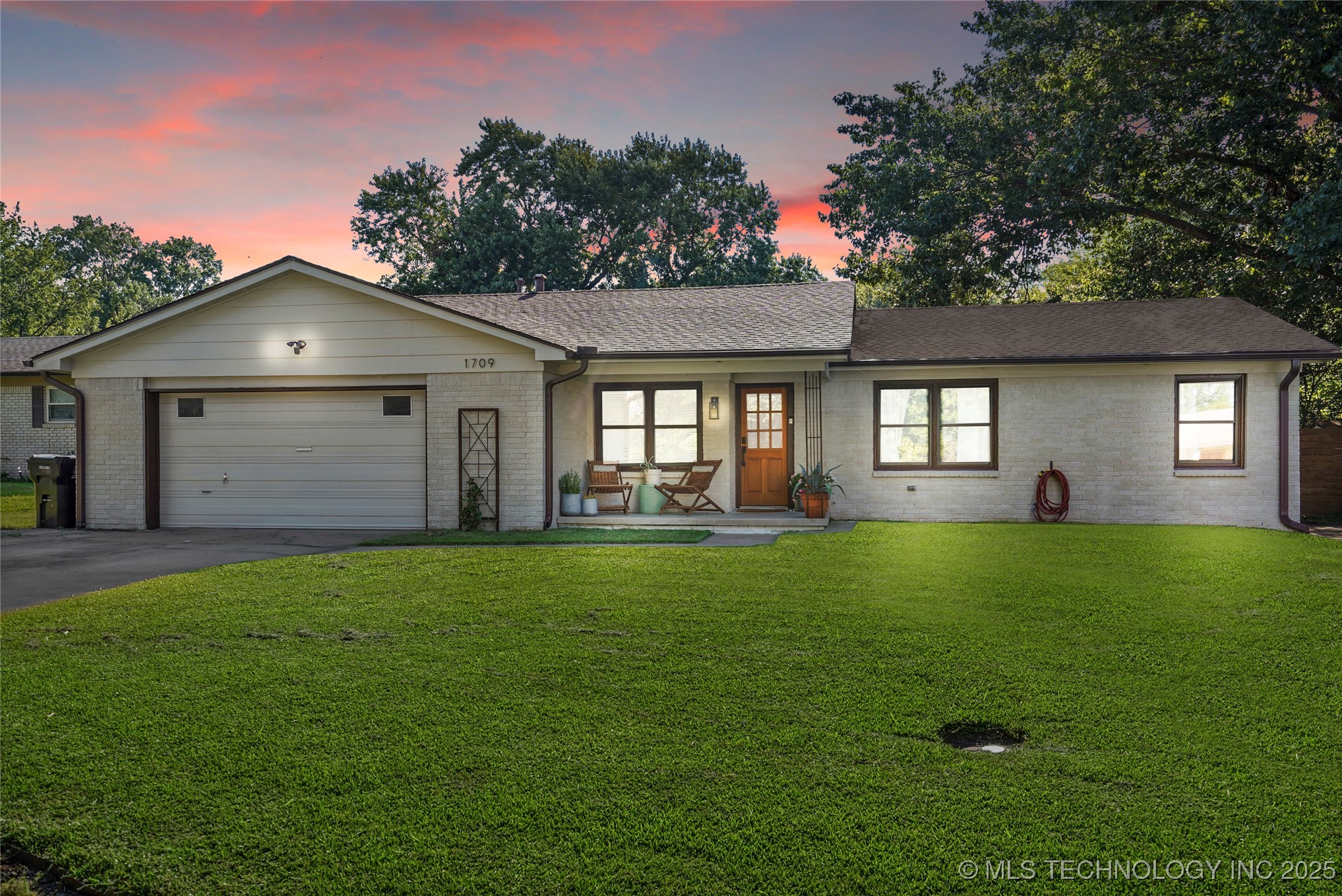 1709 S Date Avenue Property Photo 1