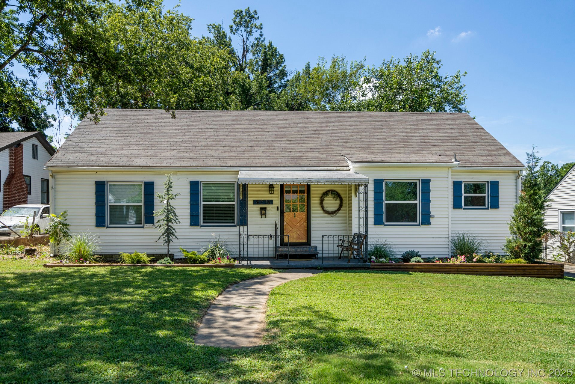 4716 E 5th Place Property Photo 1