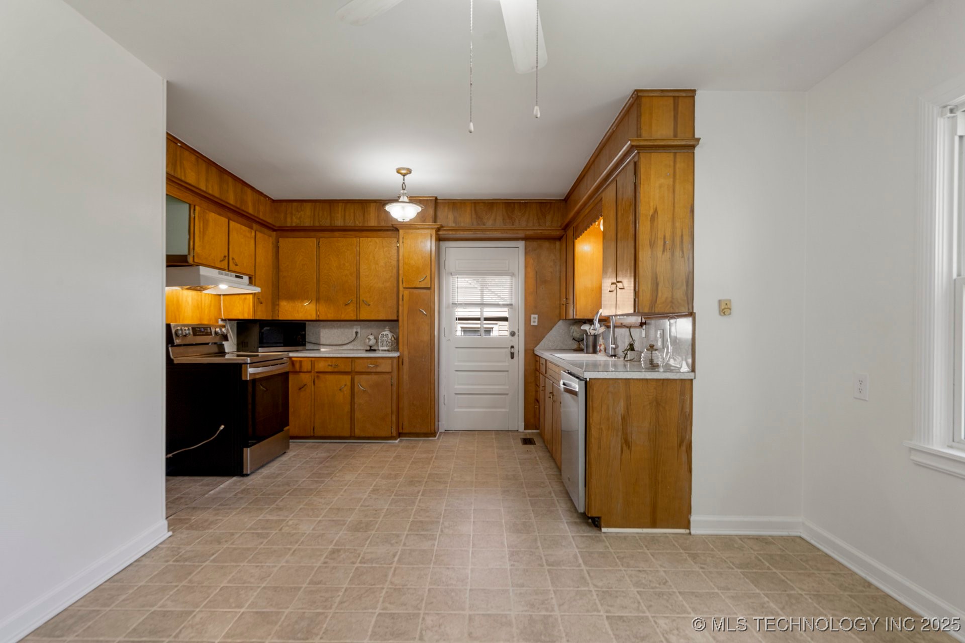 4716 E 5th Place Property Photo 11