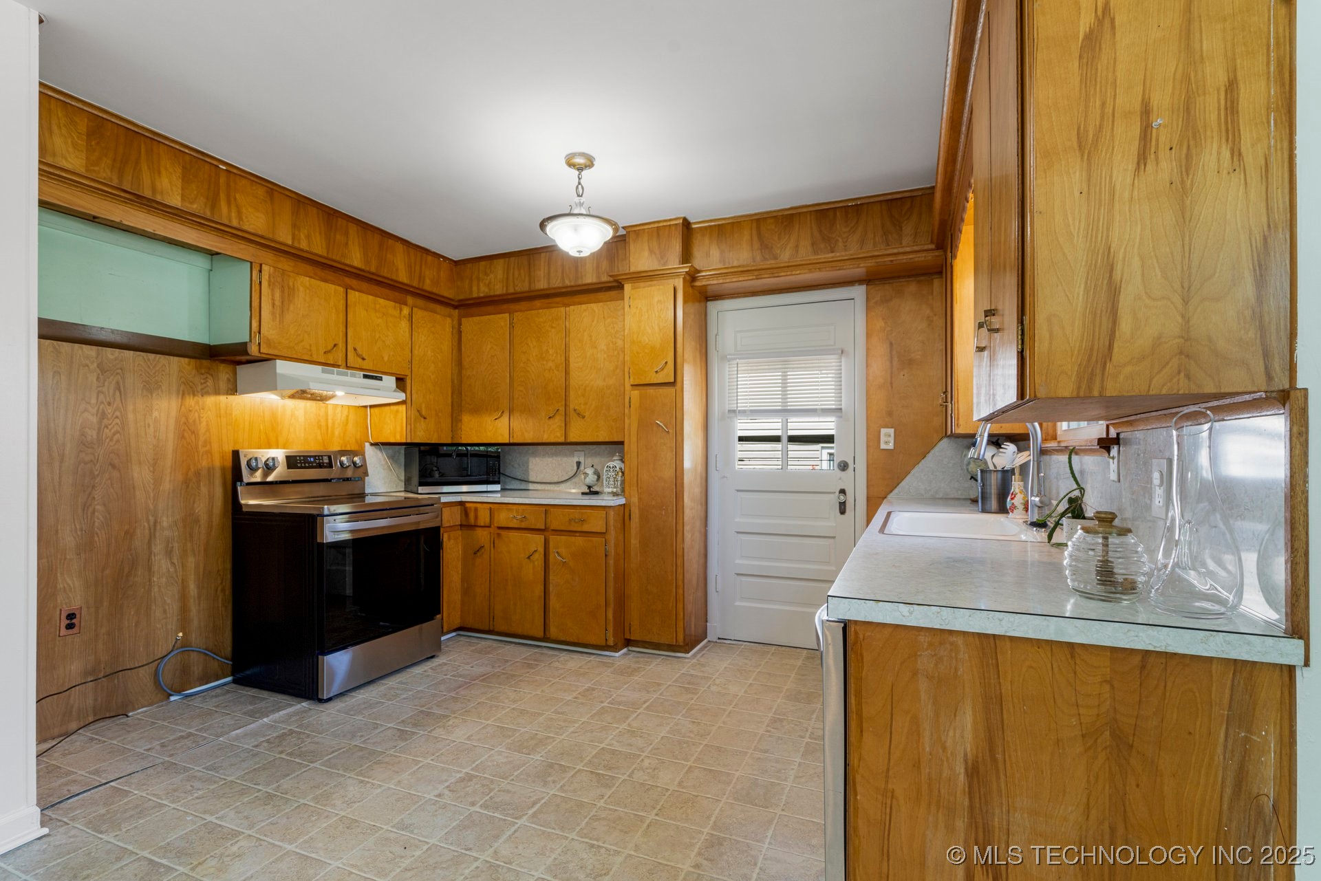 4716 E 5th Place Property Photo 12