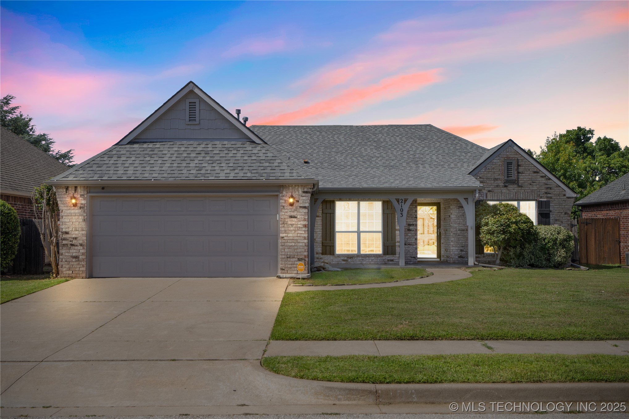 2103 W F Court Property Photo 1
