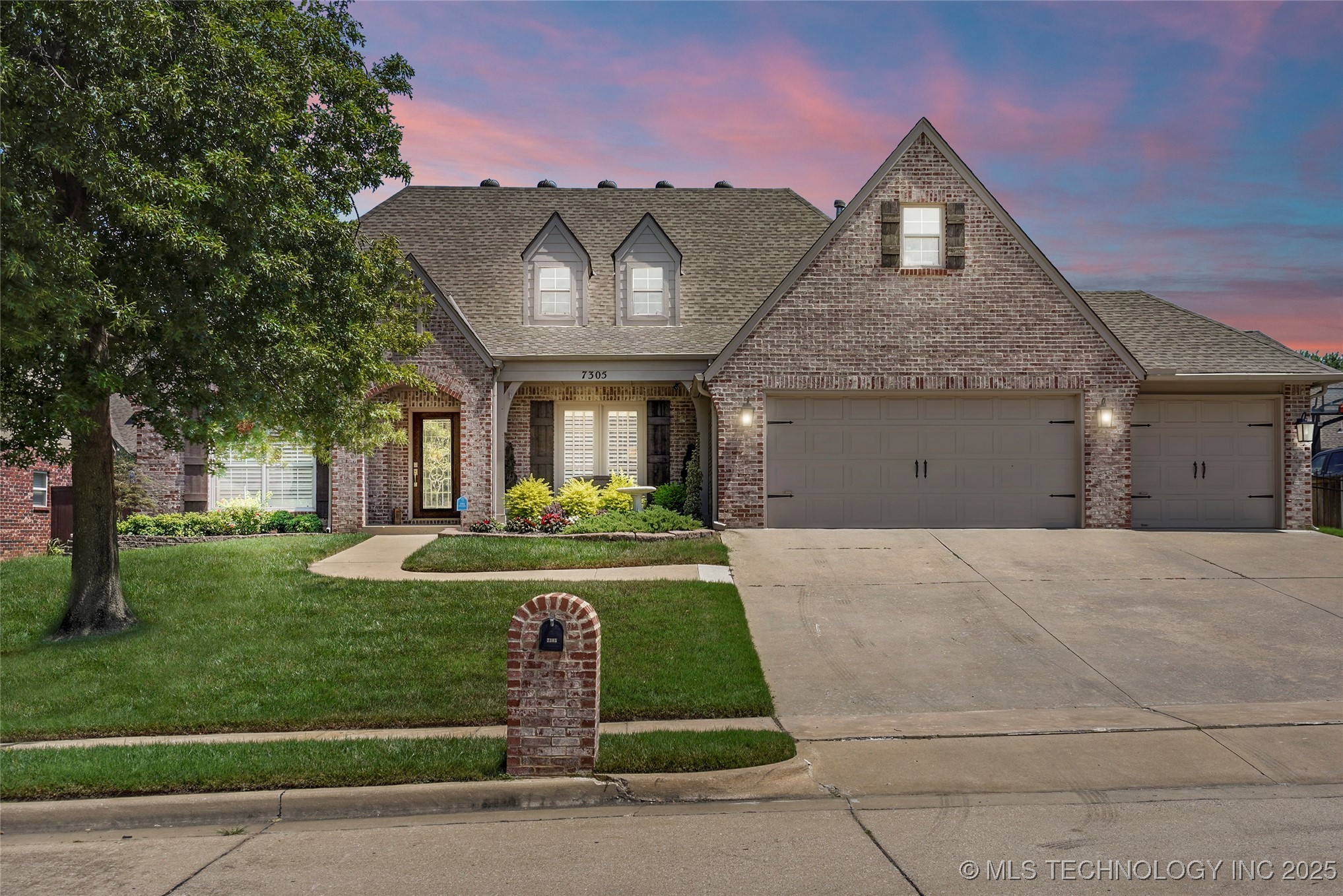 7305 E Fort Worth Street Property Photo