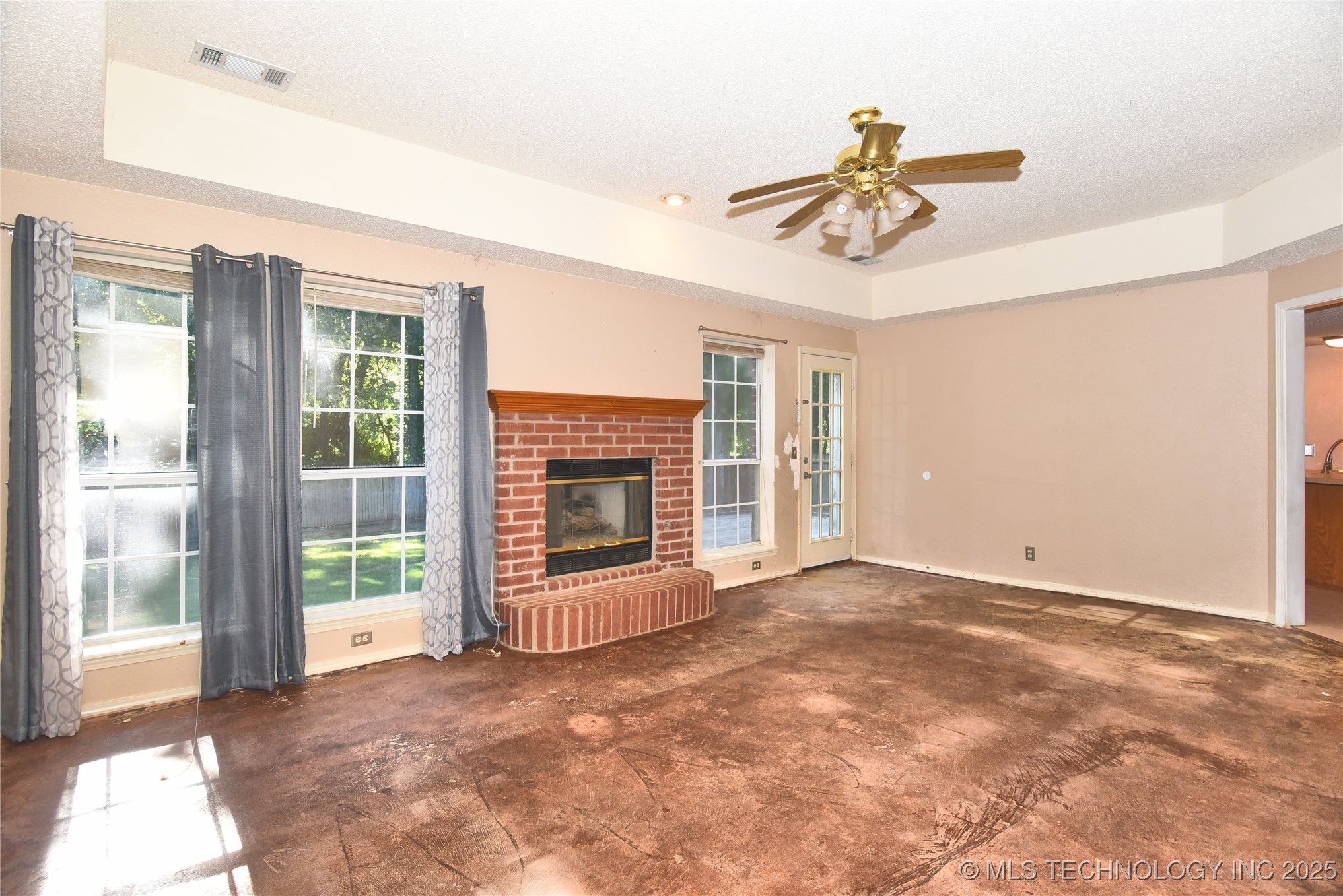 301 N Magnolia Avenue Property Photo 5