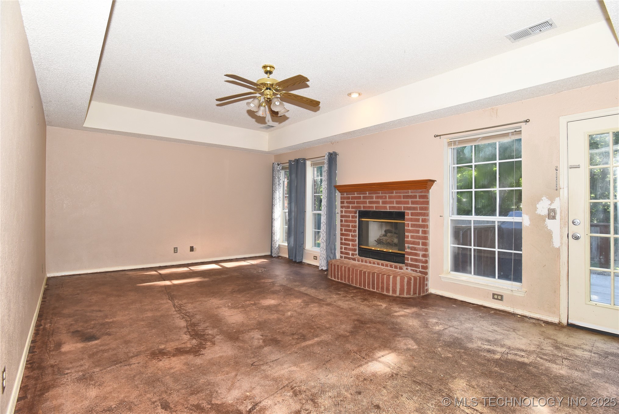 301 N Magnolia Avenue Property Photo 6