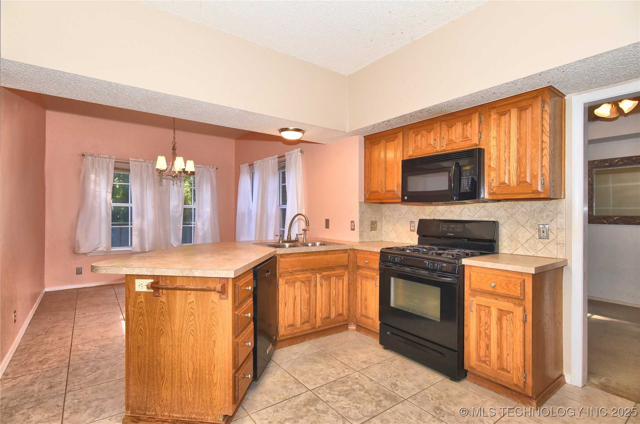 301 N Magnolia Avenue Property Photo 9