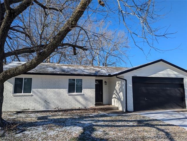 2508 S Walnut Avenue Property Photo 1