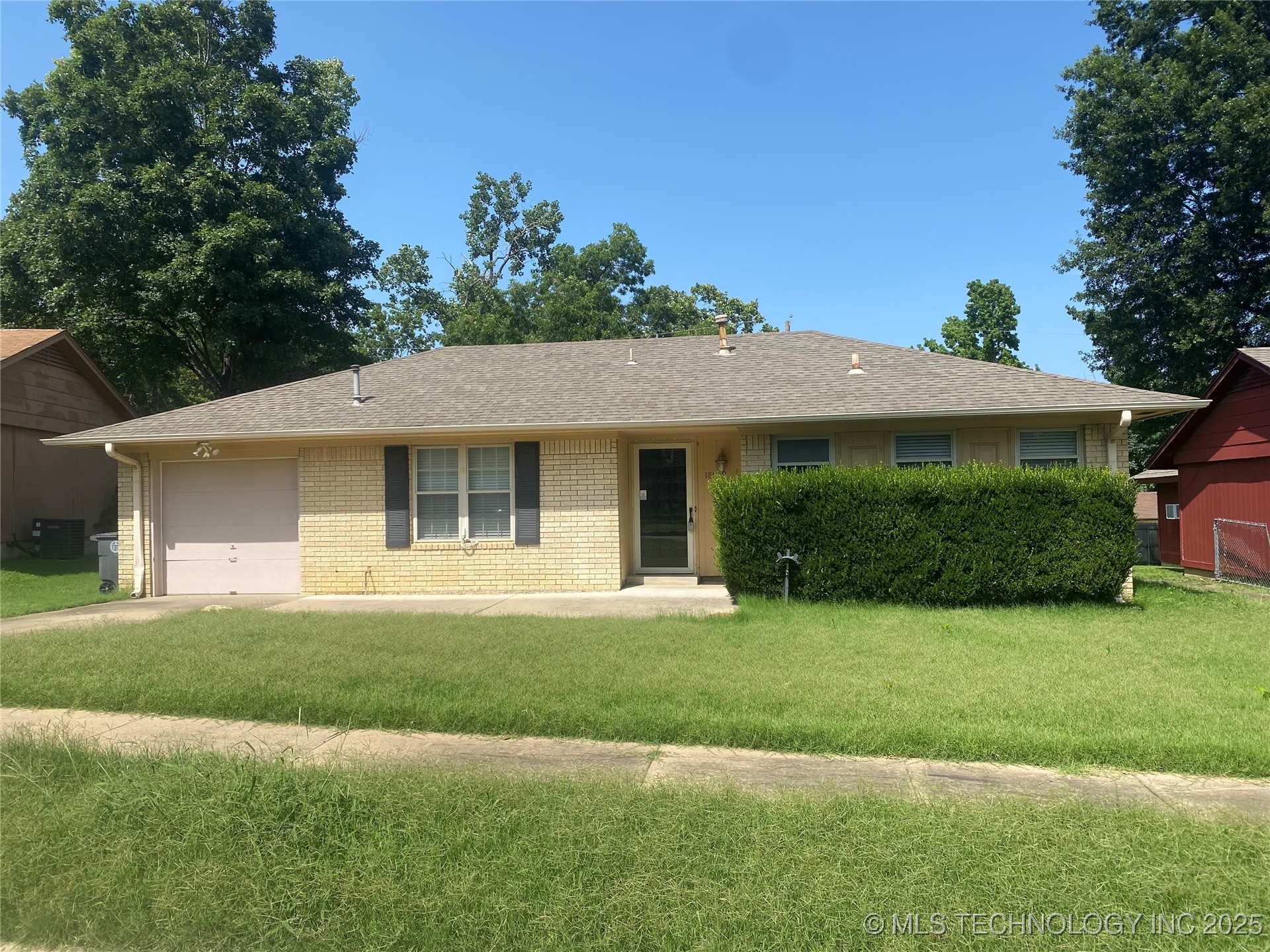 18529 E 3rd Street Property Photo 1